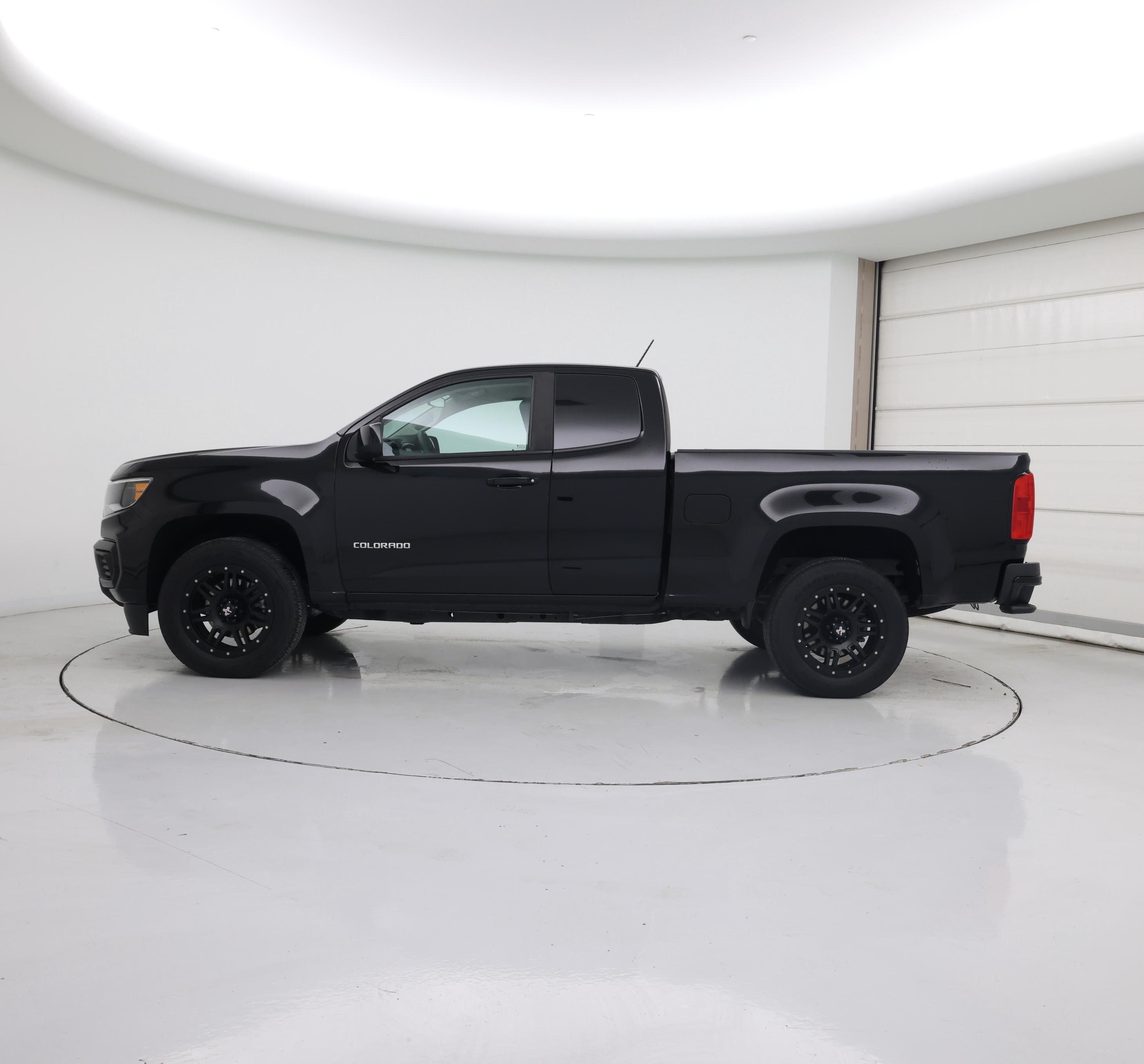 Thumbnail: 2021 Chevrolet Colorado - 3