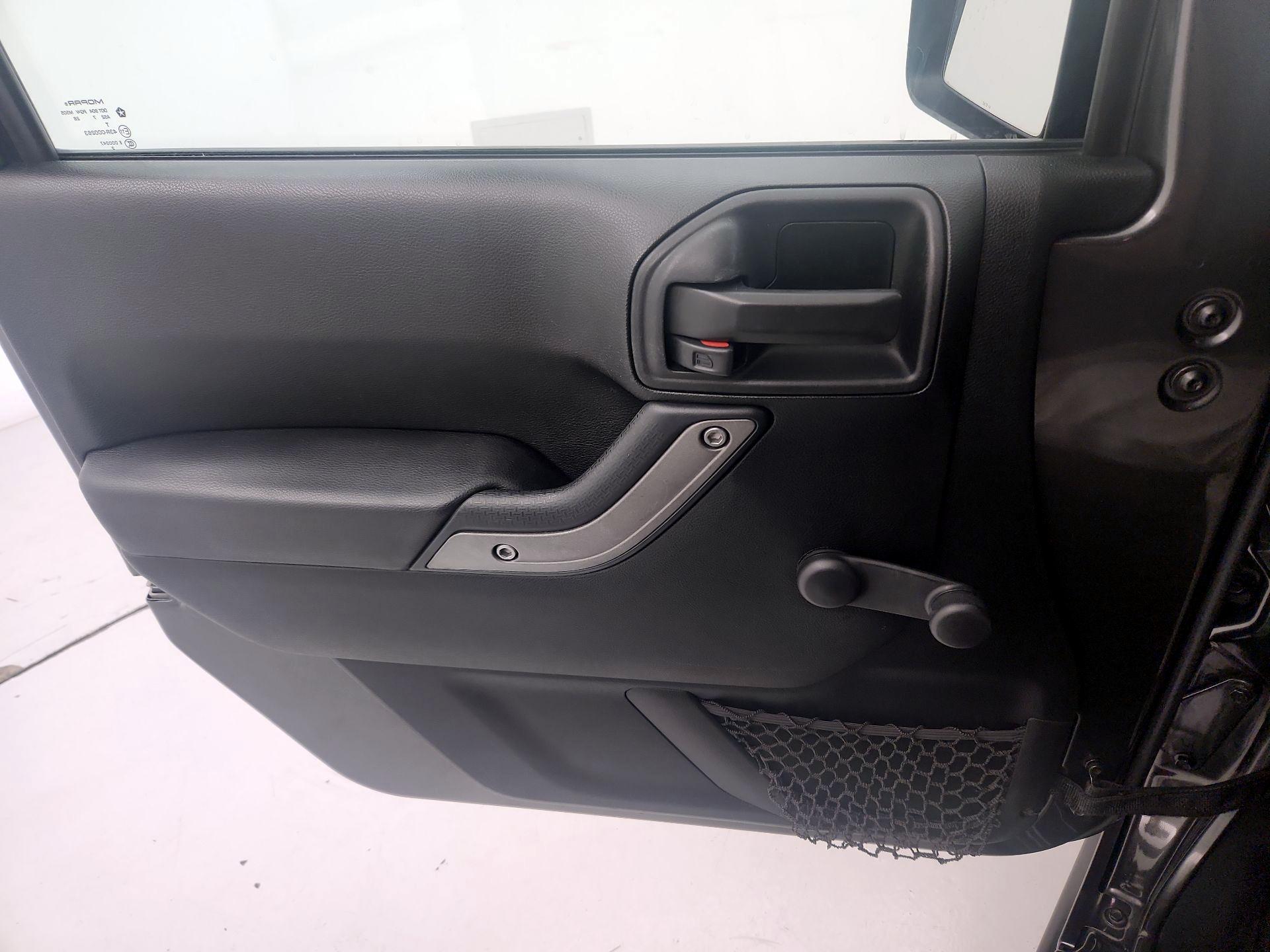 Thumbnail: 2017 Jeep Wrangler - 12