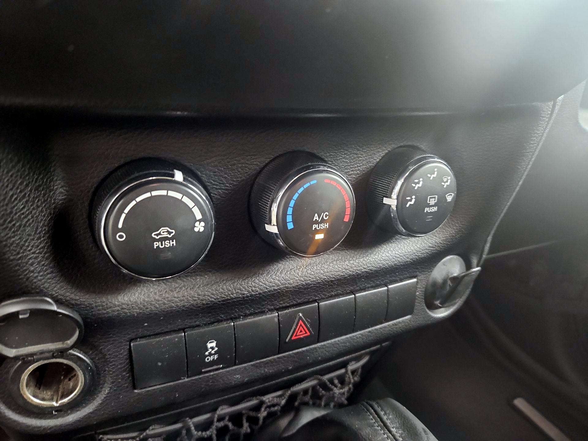 Thumbnail: 2017 Jeep Wrangler - 14