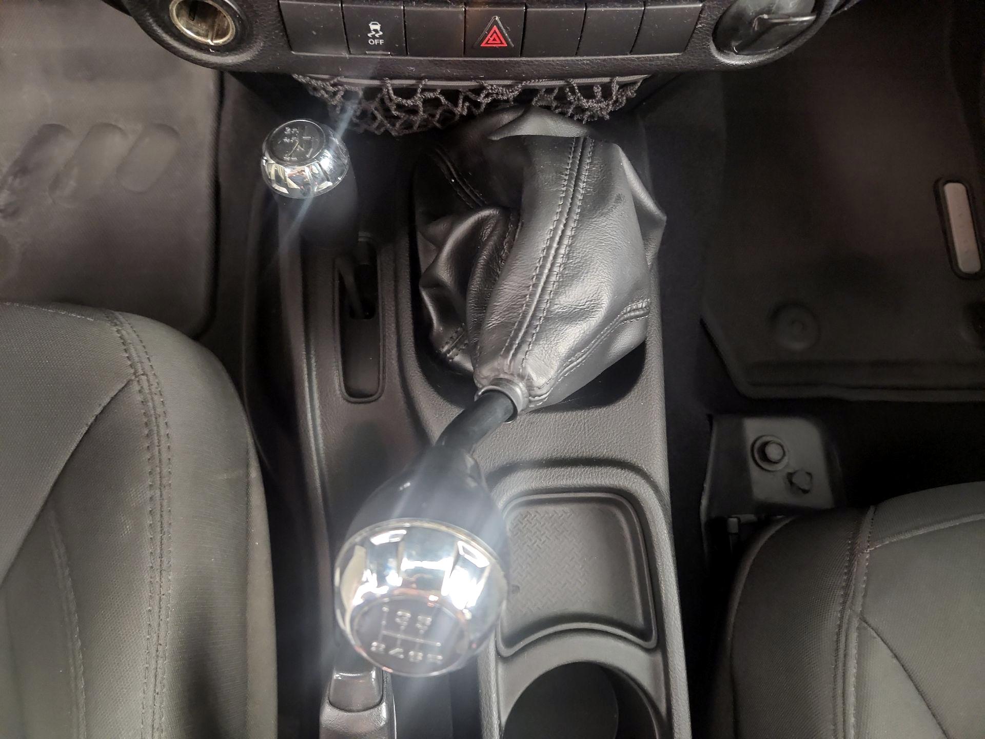 Thumbnail: 2017 Jeep Wrangler - 15