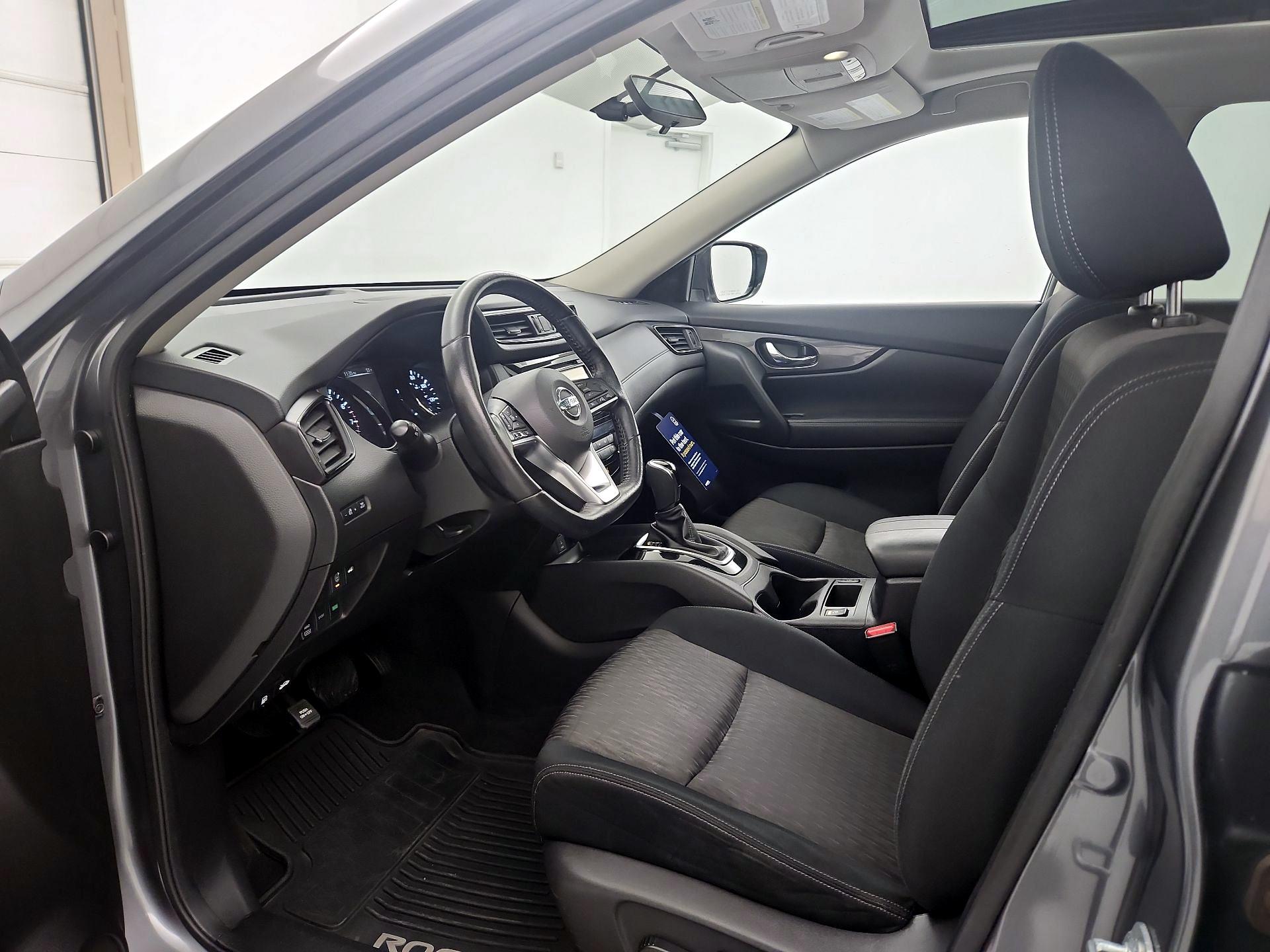 Thumbnail: 2017 Nissan Rogue - 11