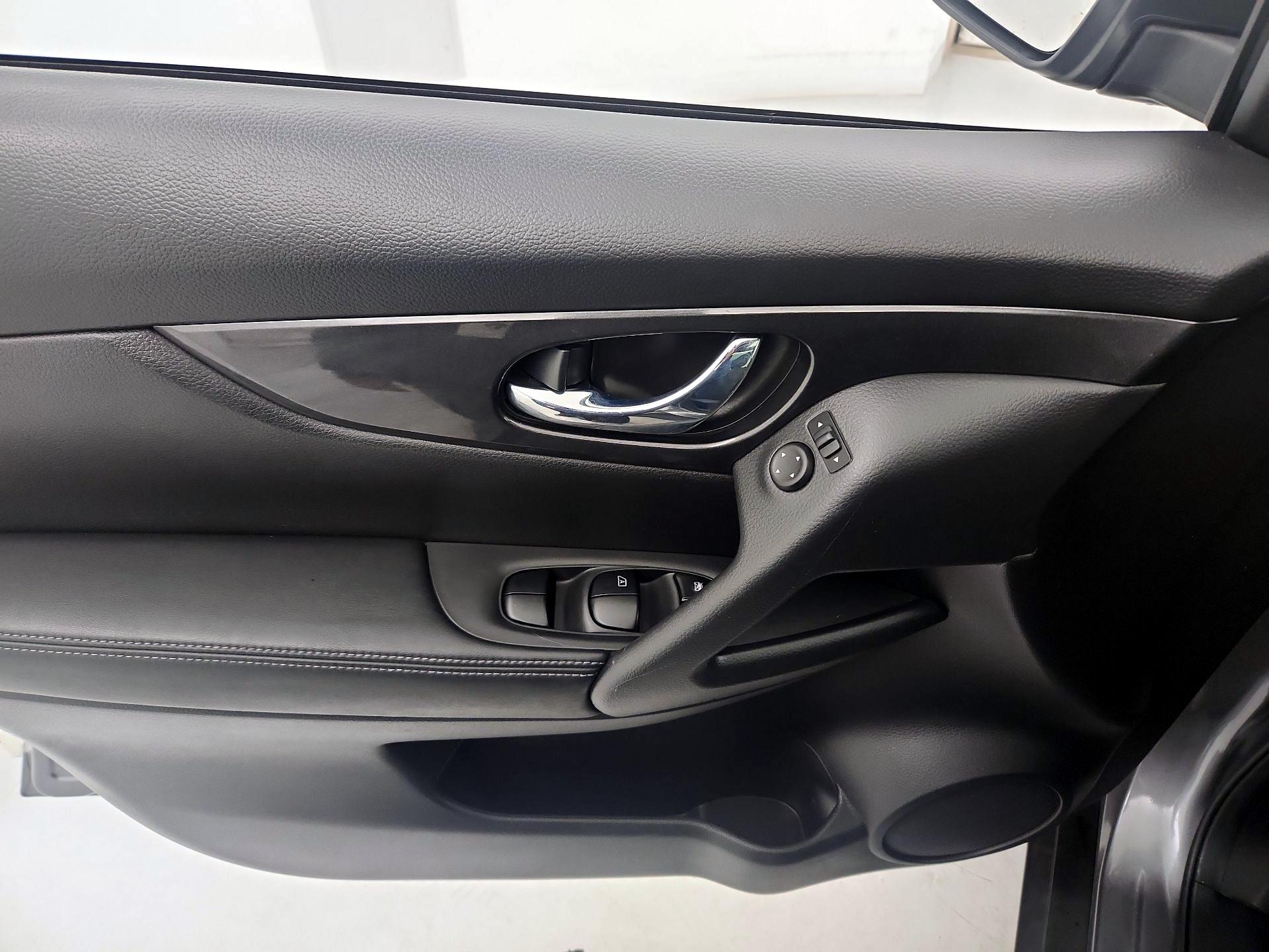 Thumbnail: 2017 Nissan Rogue - 12