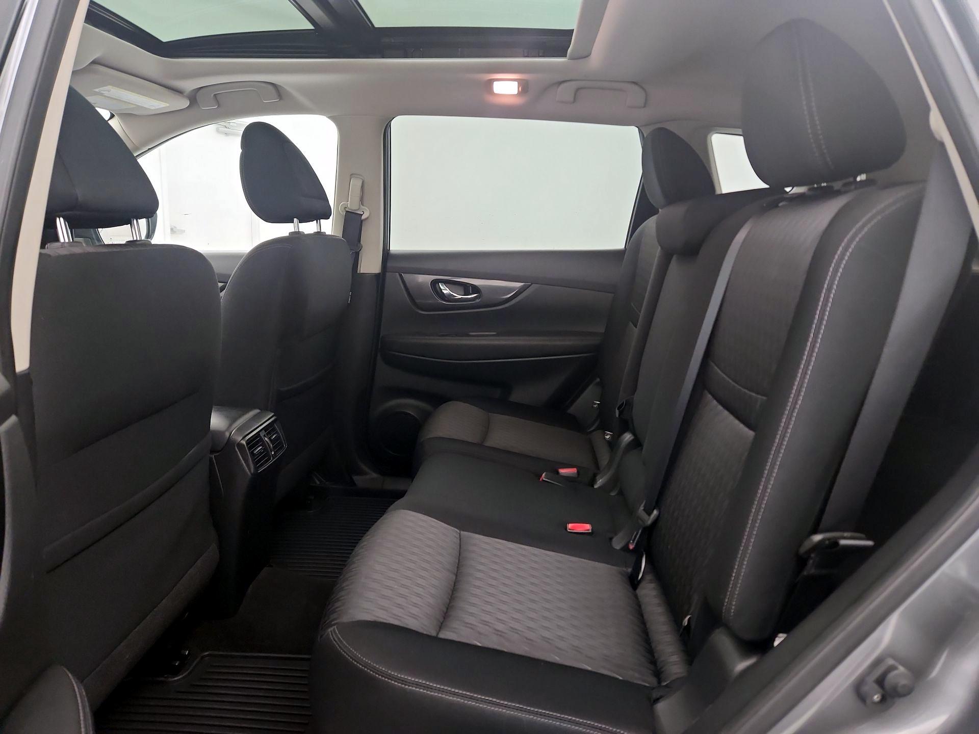 Thumbnail: 2017 Nissan Rogue - 20