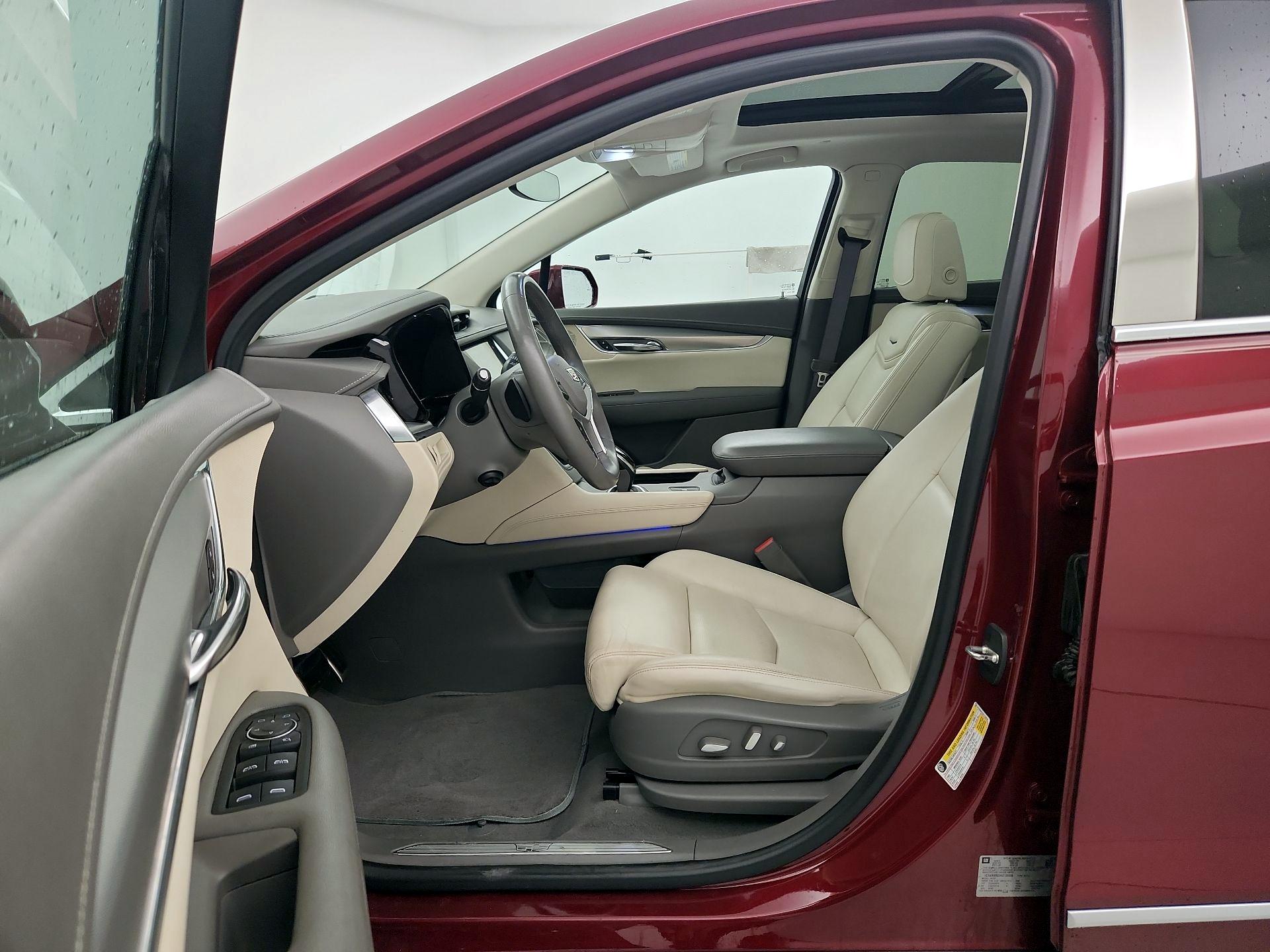 Thumbnail: 2017 Cadillac XT5 - 11