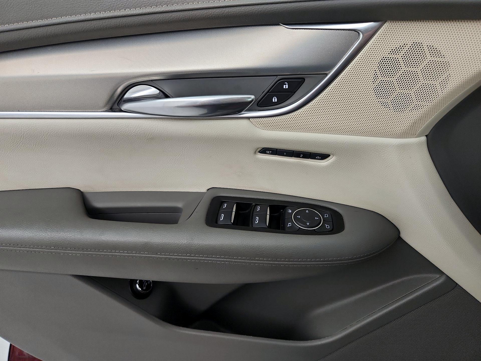 Thumbnail: 2017 Cadillac XT5 - 12