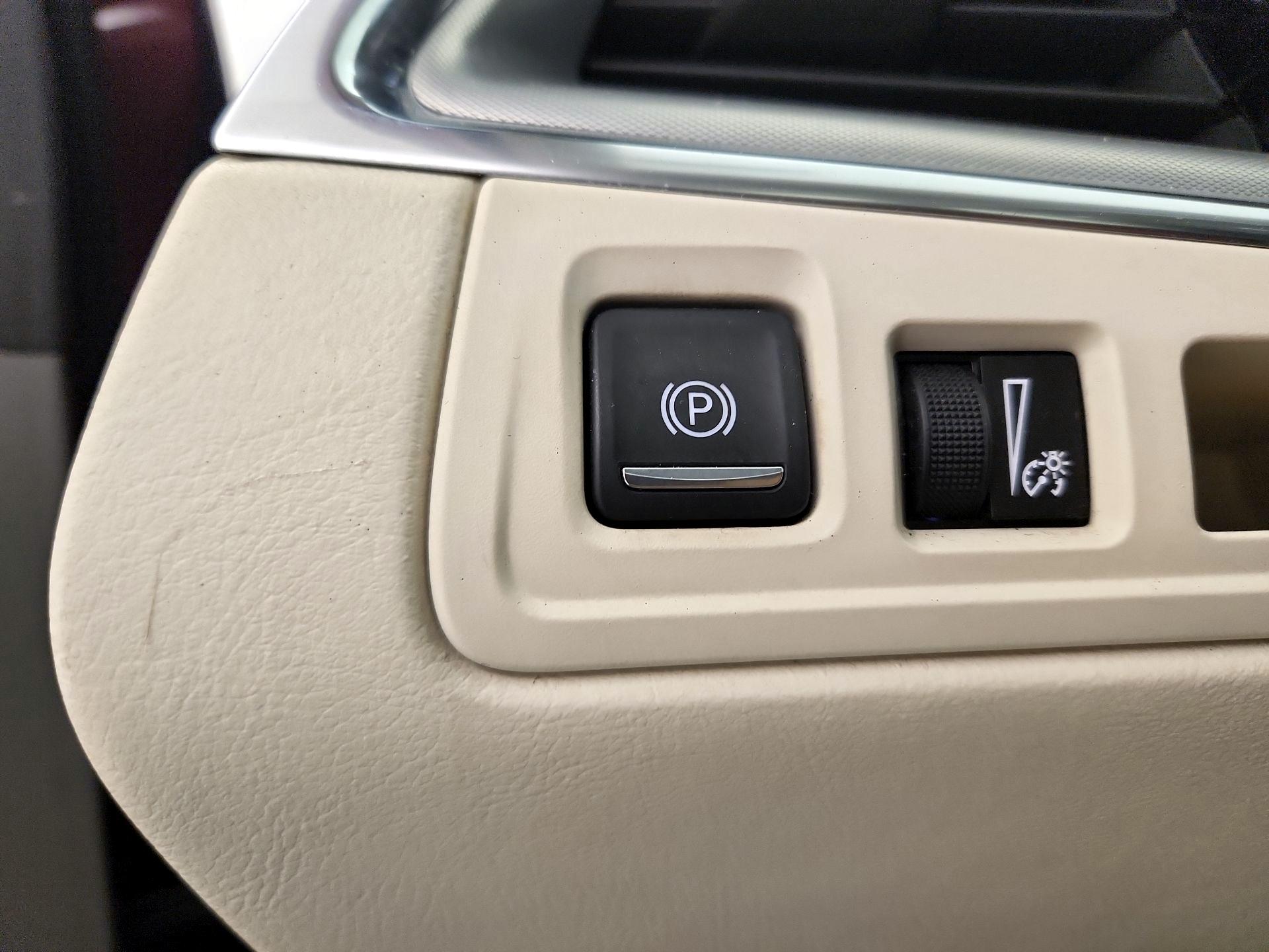 Thumbnail: 2017 Cadillac XT5 - 13