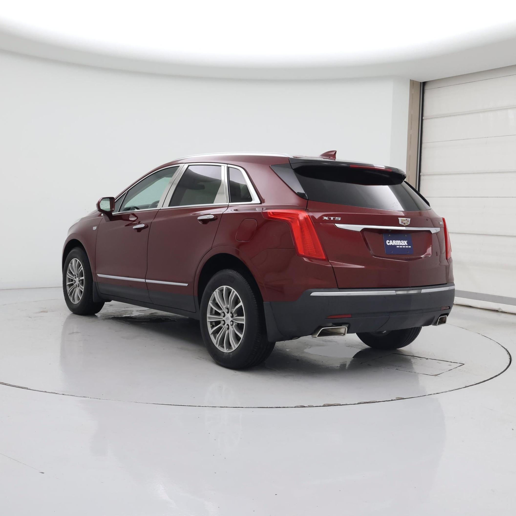 Thumbnail: 2017 Cadillac XT5 - 2