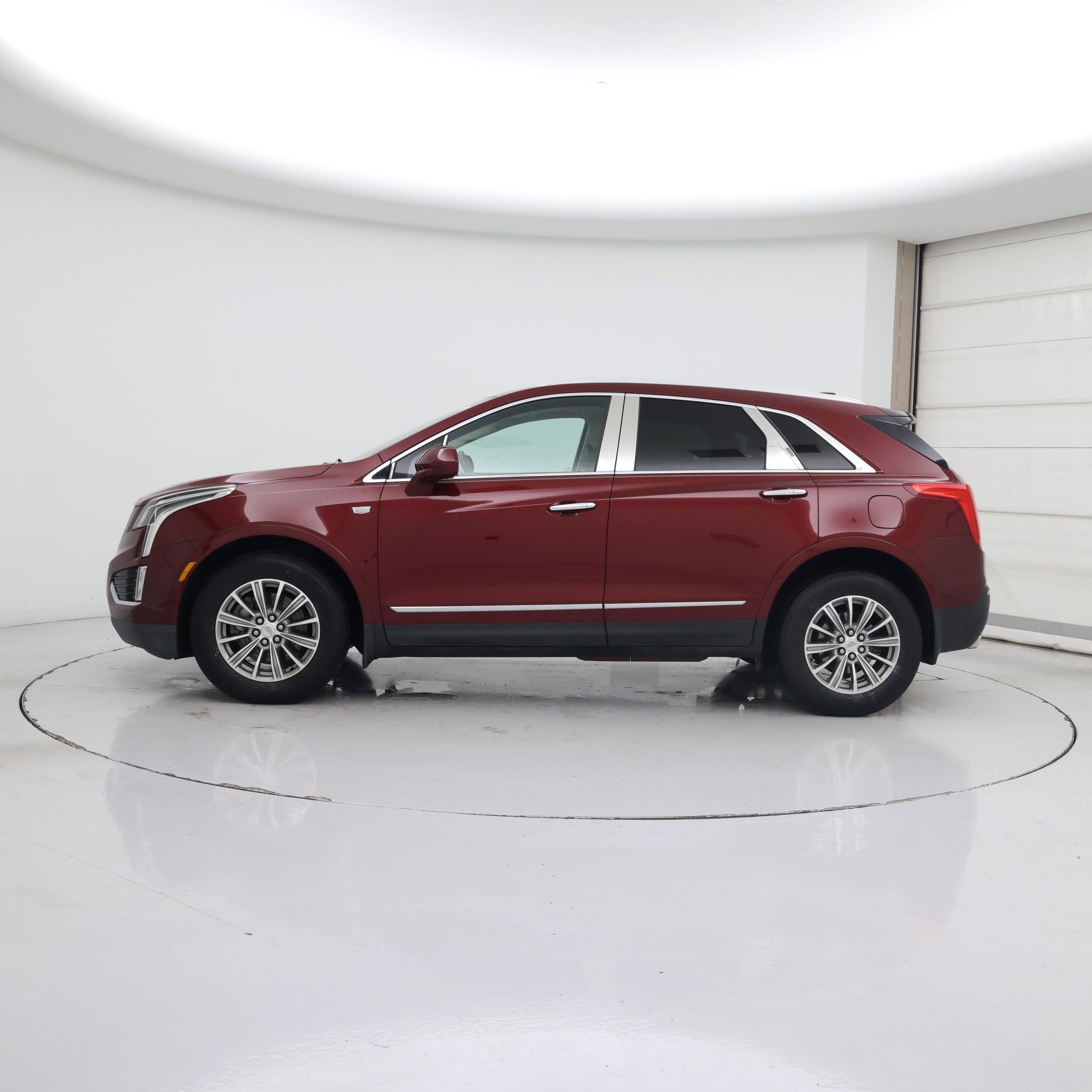 Thumbnail: 2017 Cadillac XT5 - 3