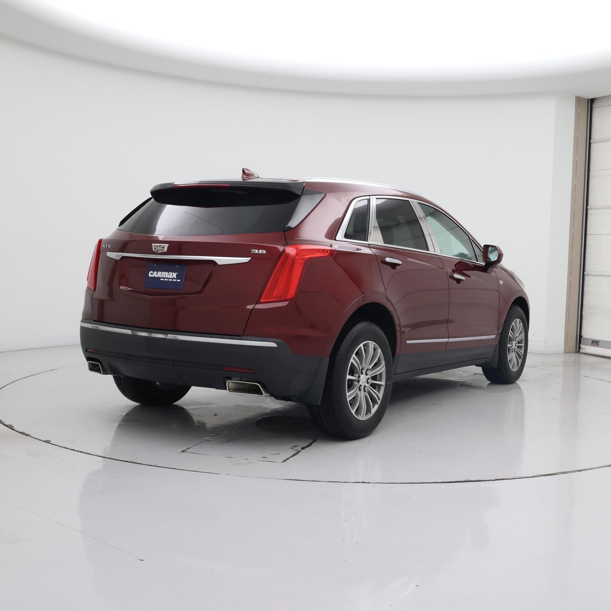 Thumbnail: 2017 Cadillac XT5 - 8