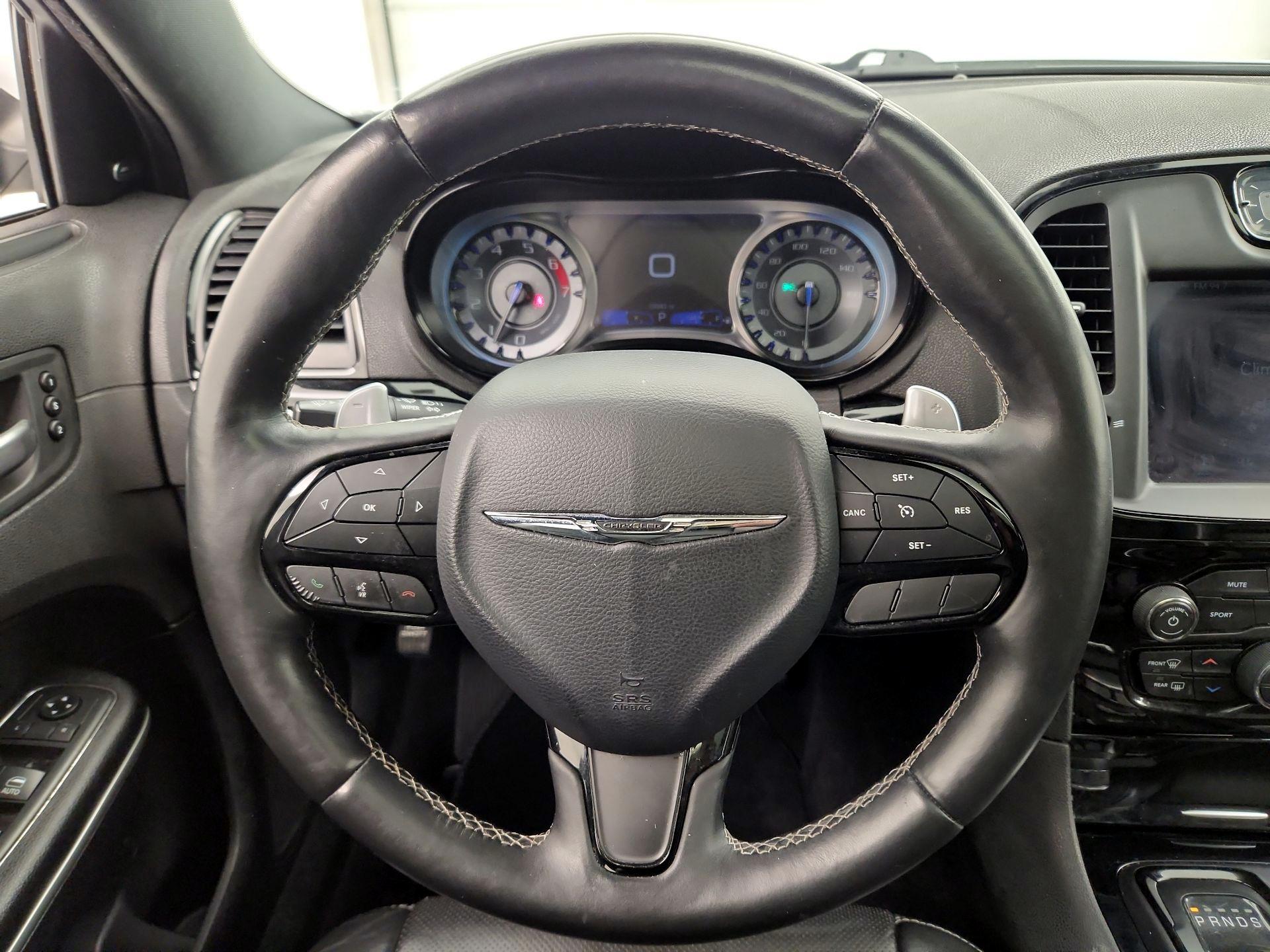 Thumbnail: 2019 Chrysler 300 - 10