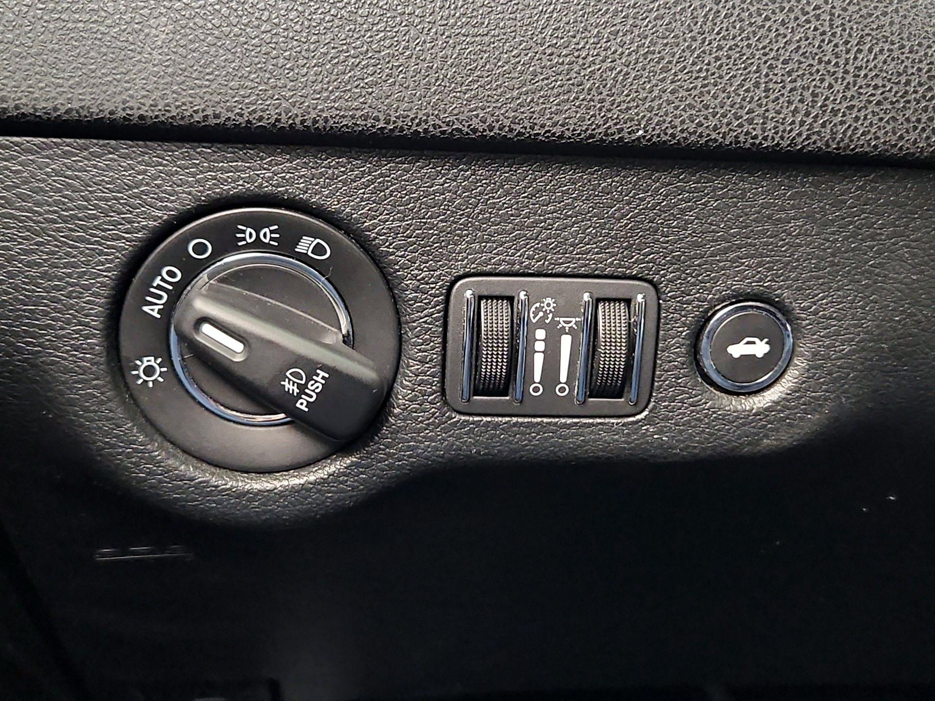 Thumbnail: 2019 Chrysler 300 - 13