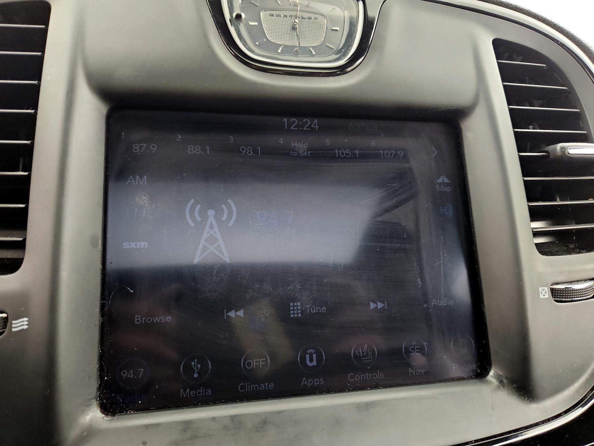 Thumbnail: 2019 Chrysler 300 - 15