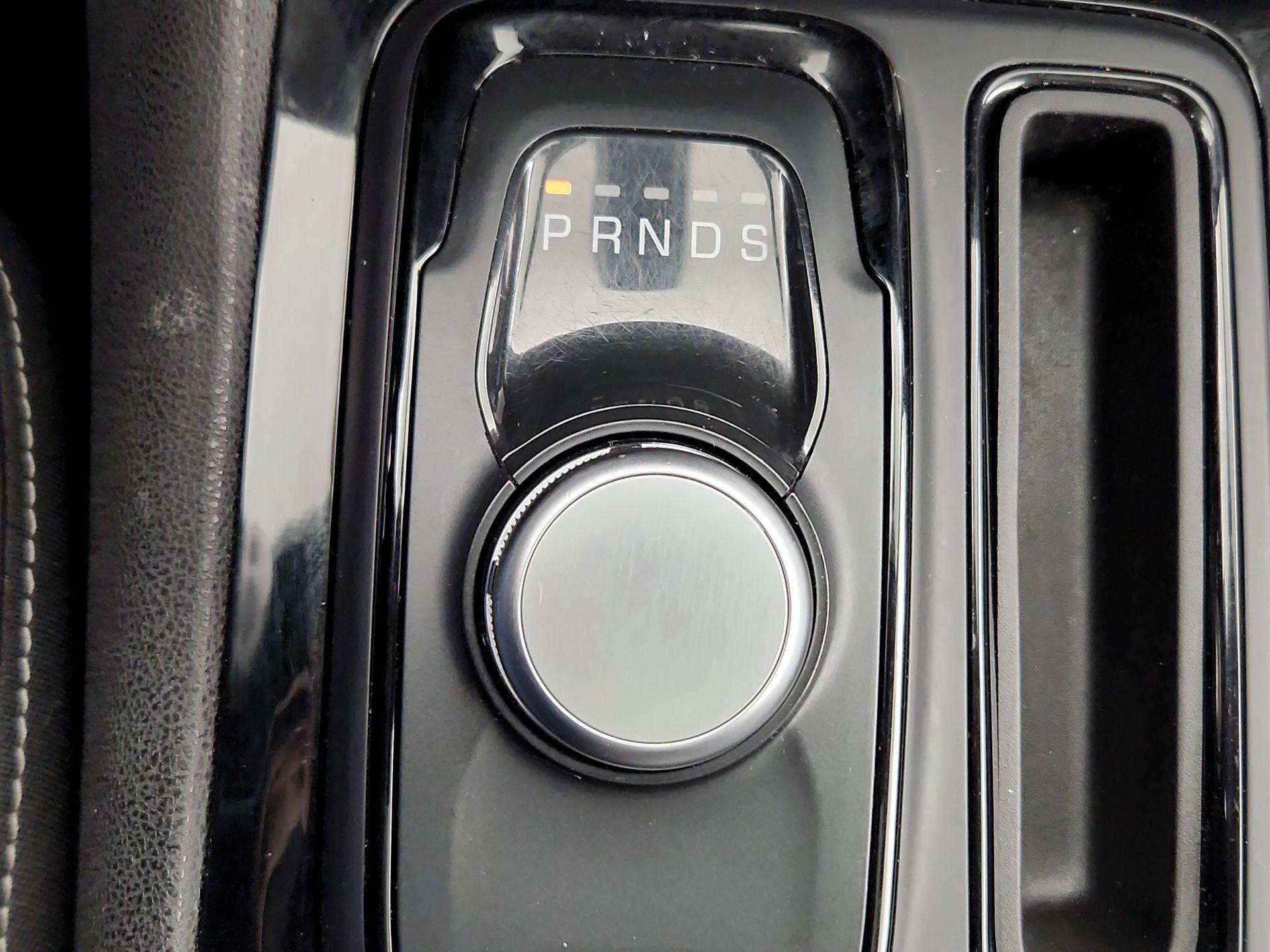 Thumbnail: 2019 Chrysler 300 - 17