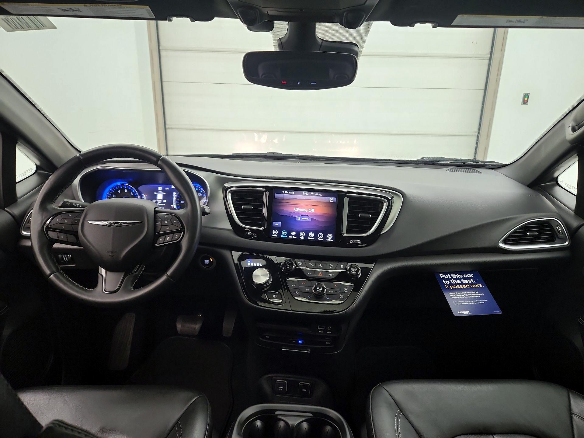 Thumbnail: 2019 Chrysler Pacifica - 9