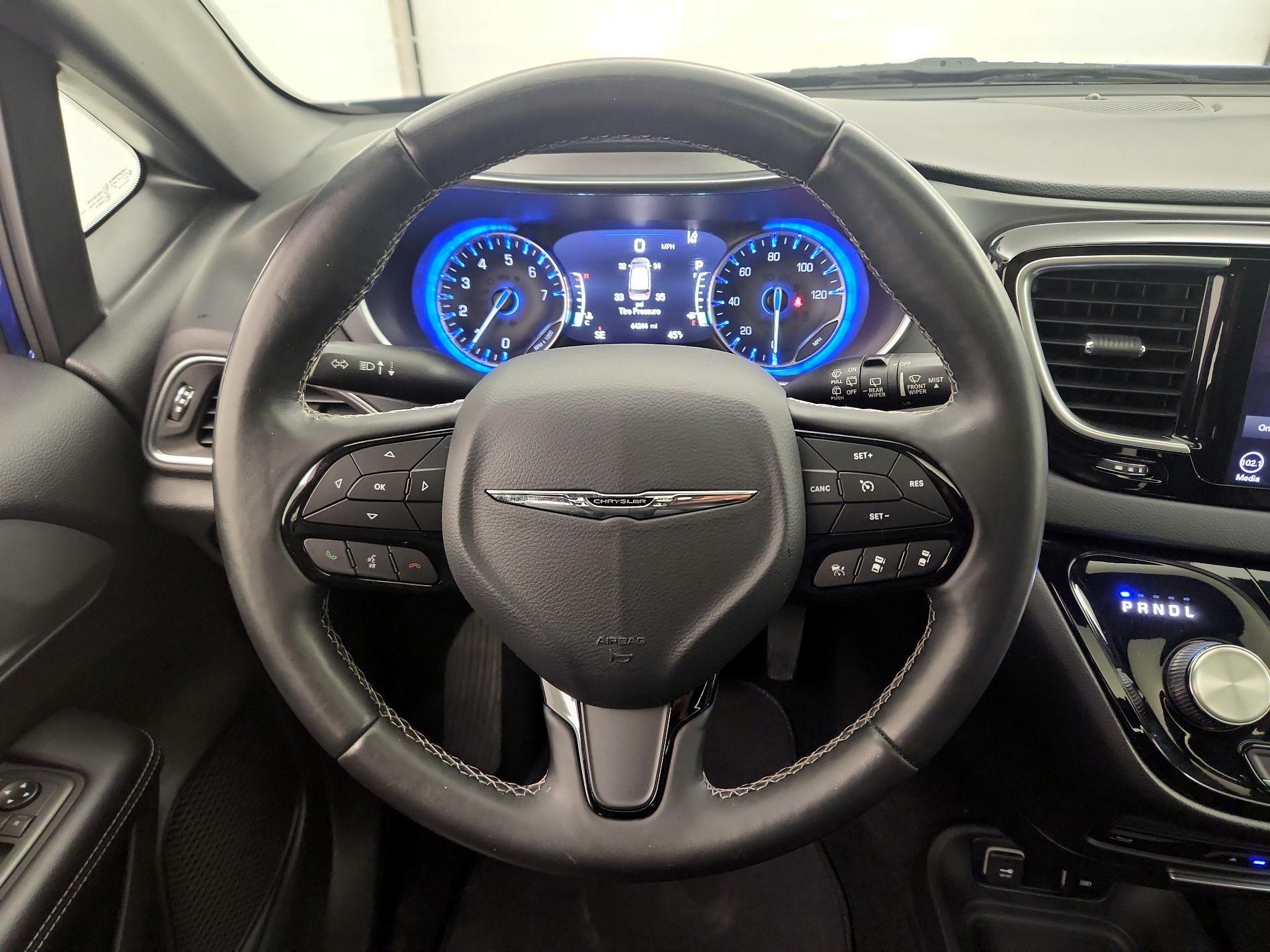 Thumbnail: 2019 Chrysler Pacifica - 10