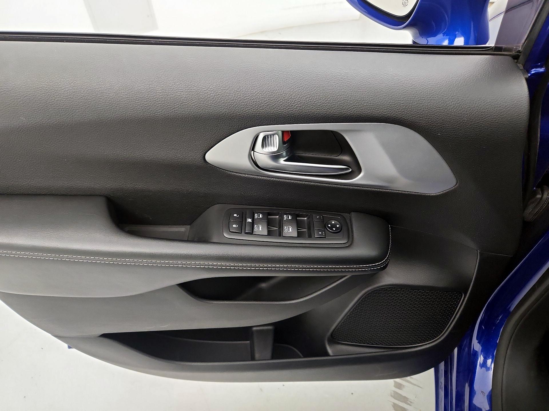 Thumbnail: 2019 Chrysler Pacifica - 12