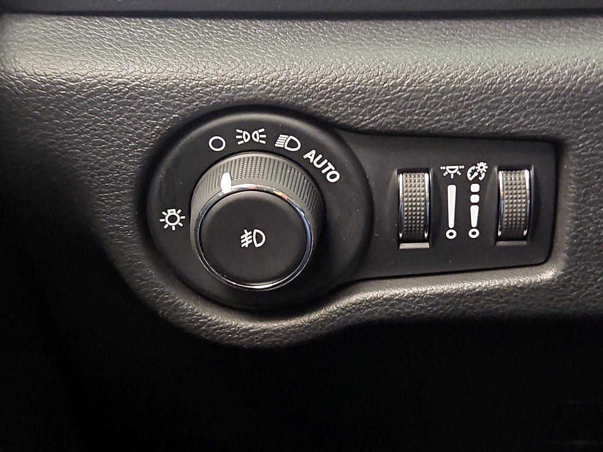 Thumbnail: 2019 Chrysler Pacifica - 13