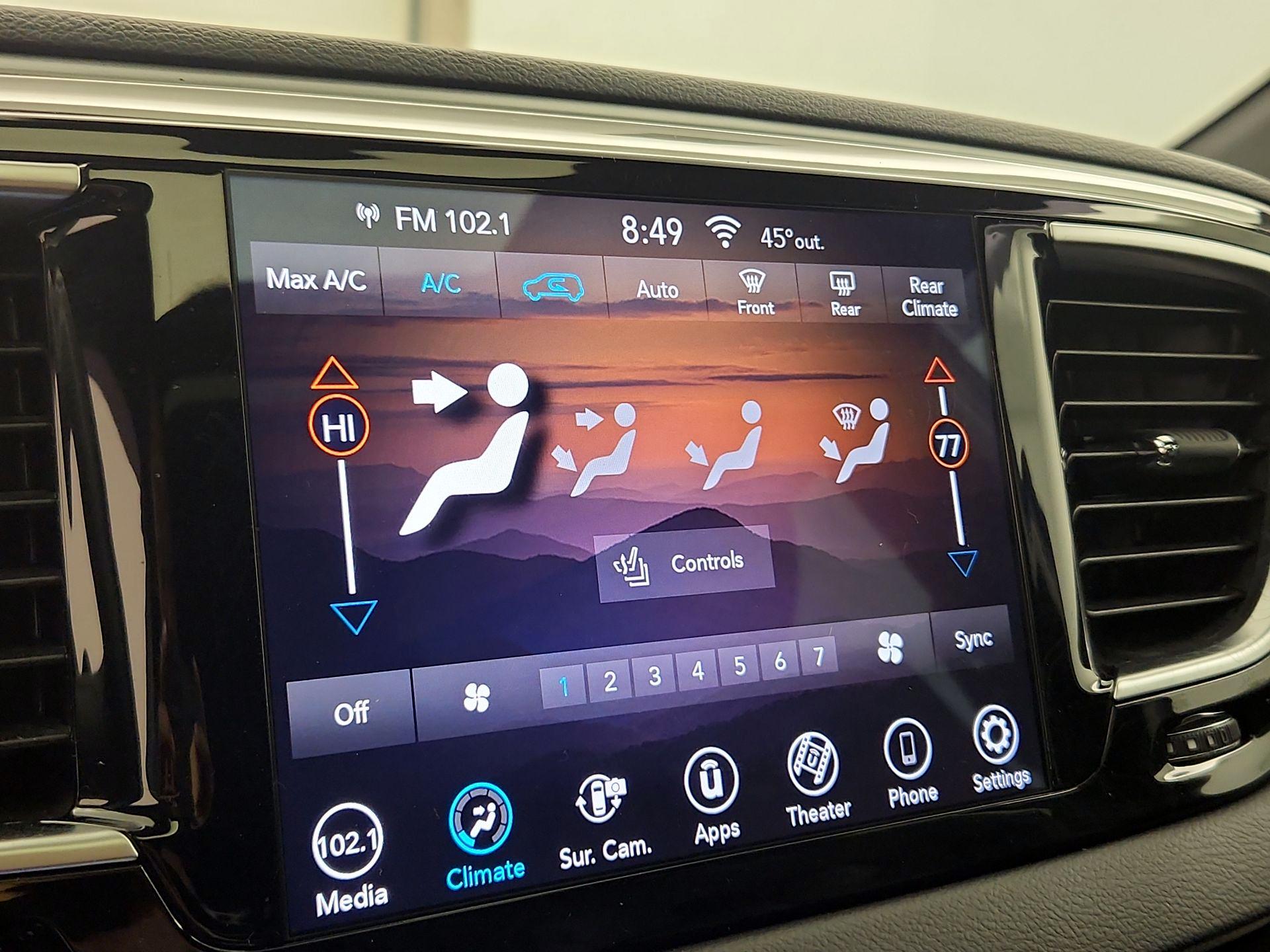 Thumbnail: 2019 Chrysler Pacifica - 17