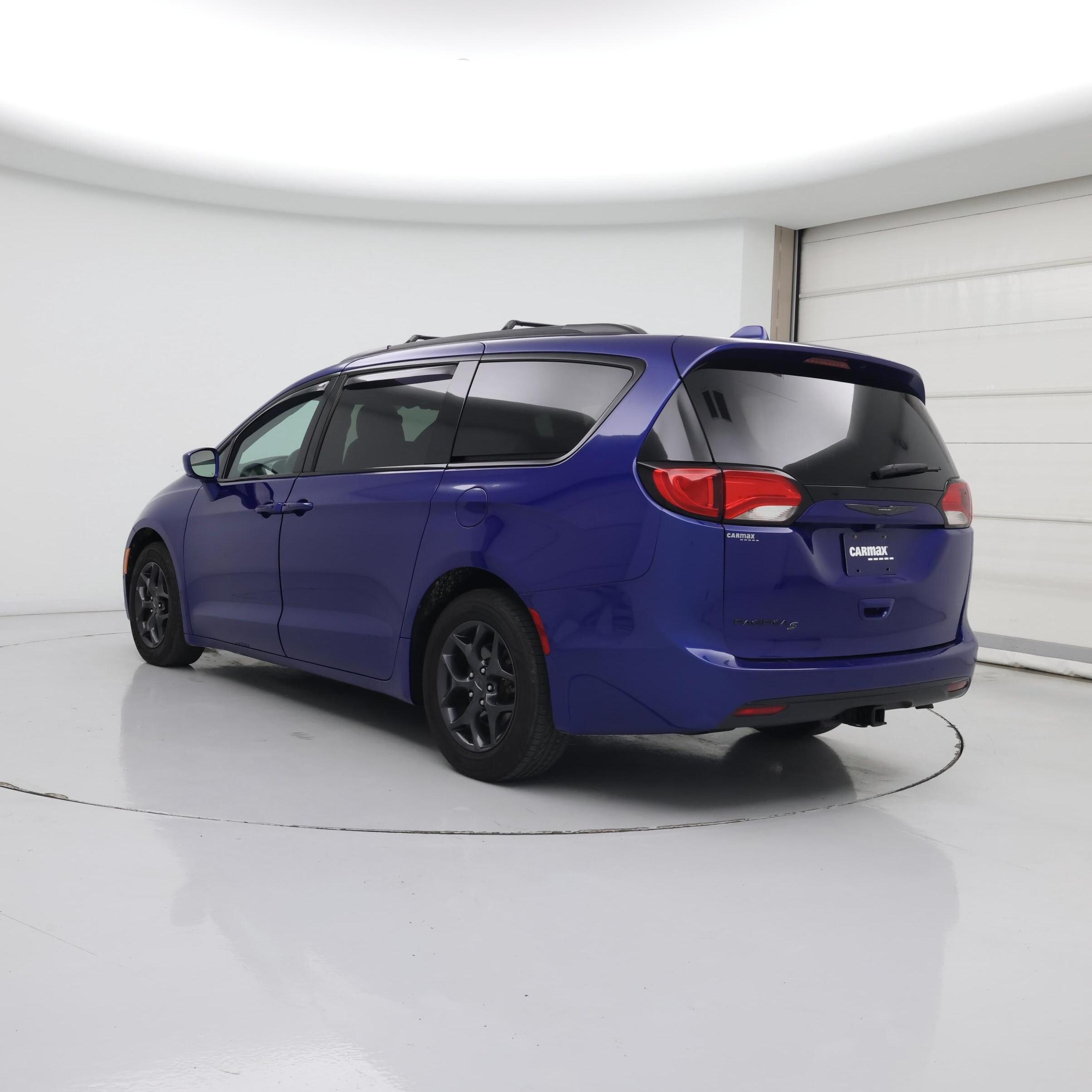 Thumbnail: 2019 Chrysler Pacifica - 2