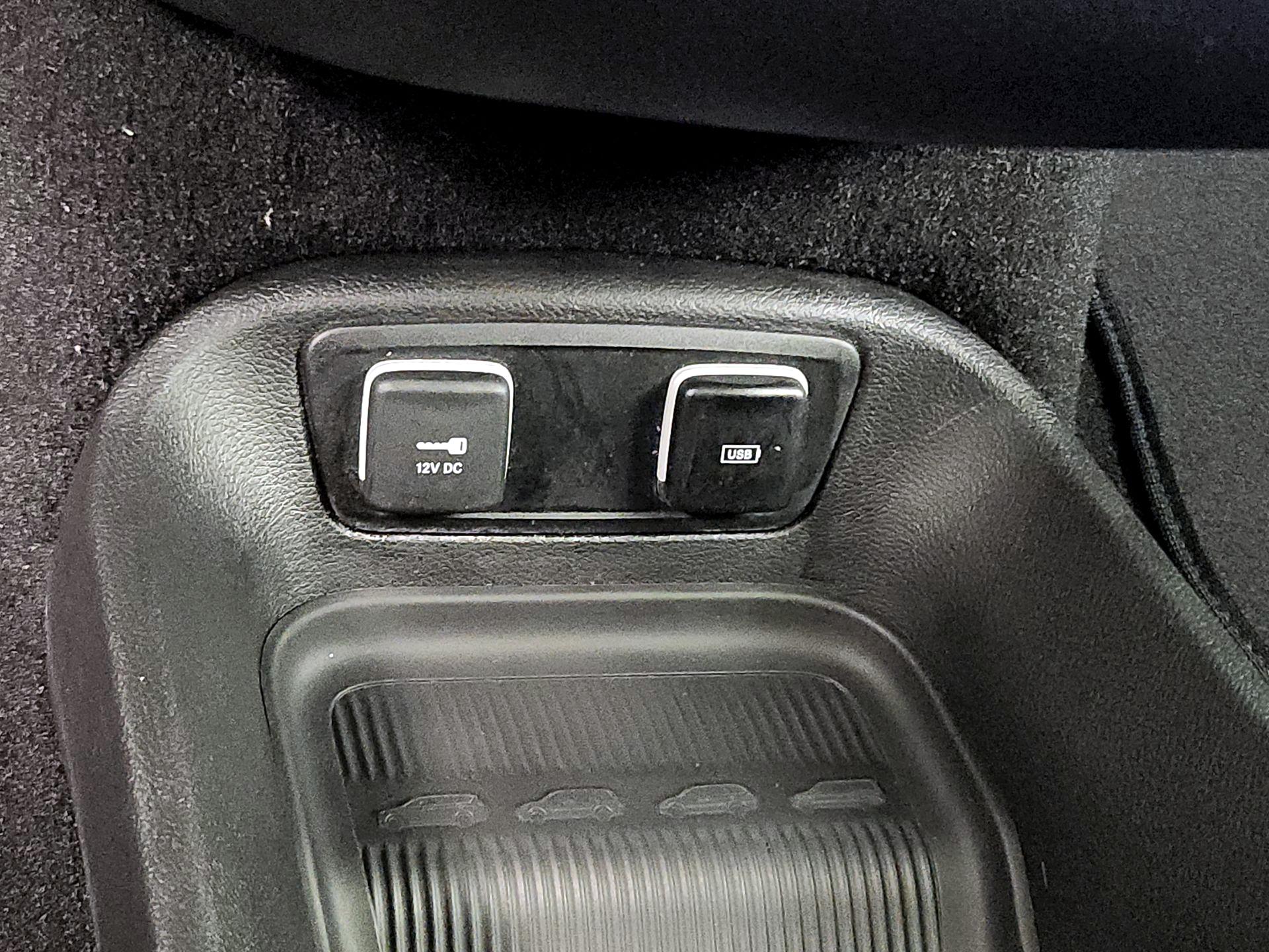 Thumbnail: 2019 Chrysler Pacifica - 19