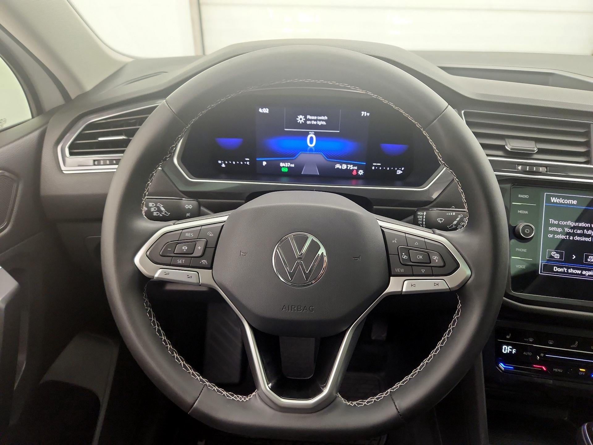 Thumbnail: 2022 Volkswagen Tiguan - 10