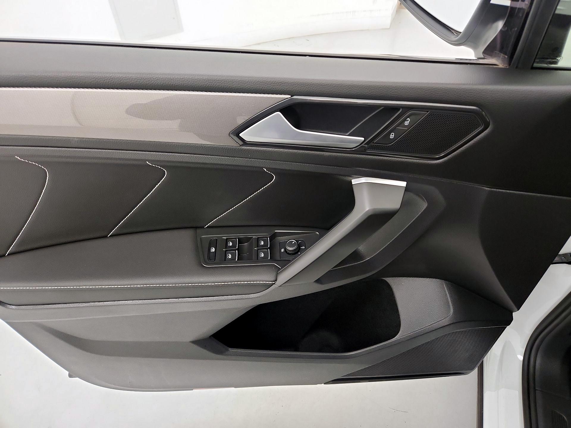 Thumbnail: 2022 Volkswagen Tiguan - 12