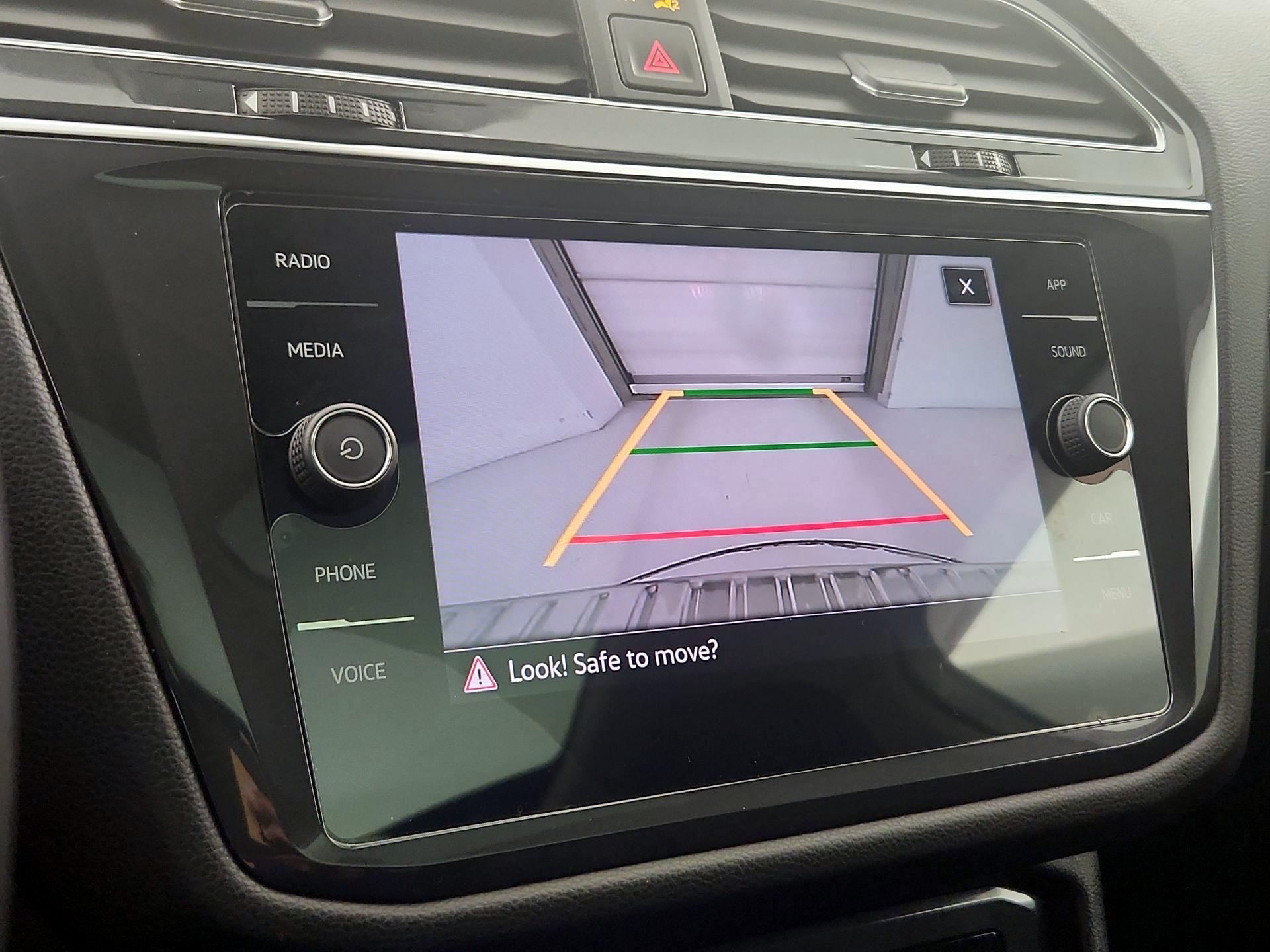 Thumbnail: 2022 Volkswagen Tiguan - 14