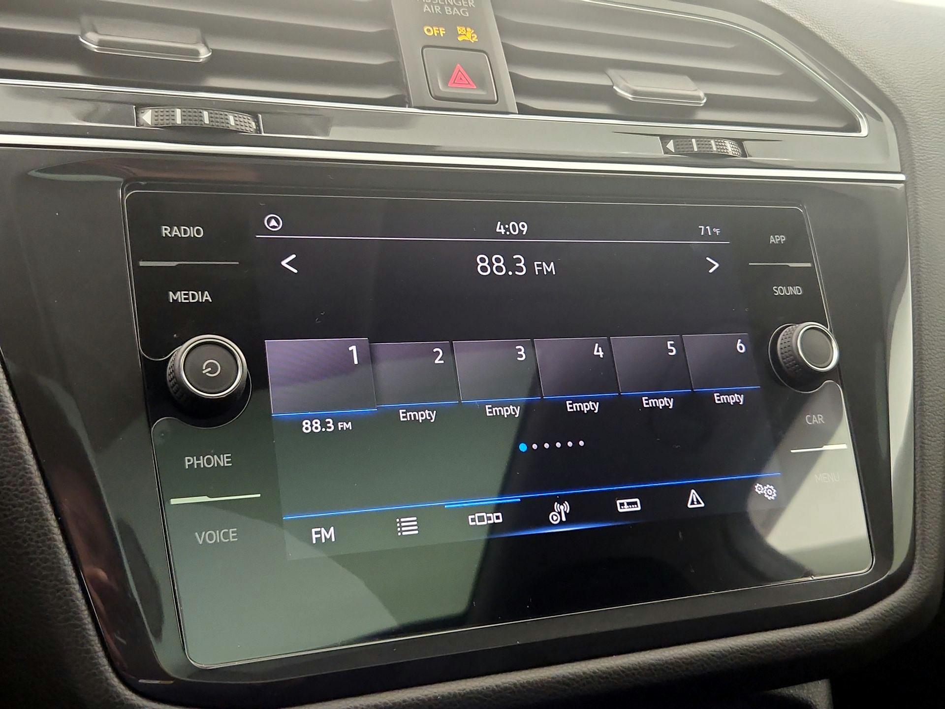 Thumbnail: 2022 Volkswagen Tiguan - 15