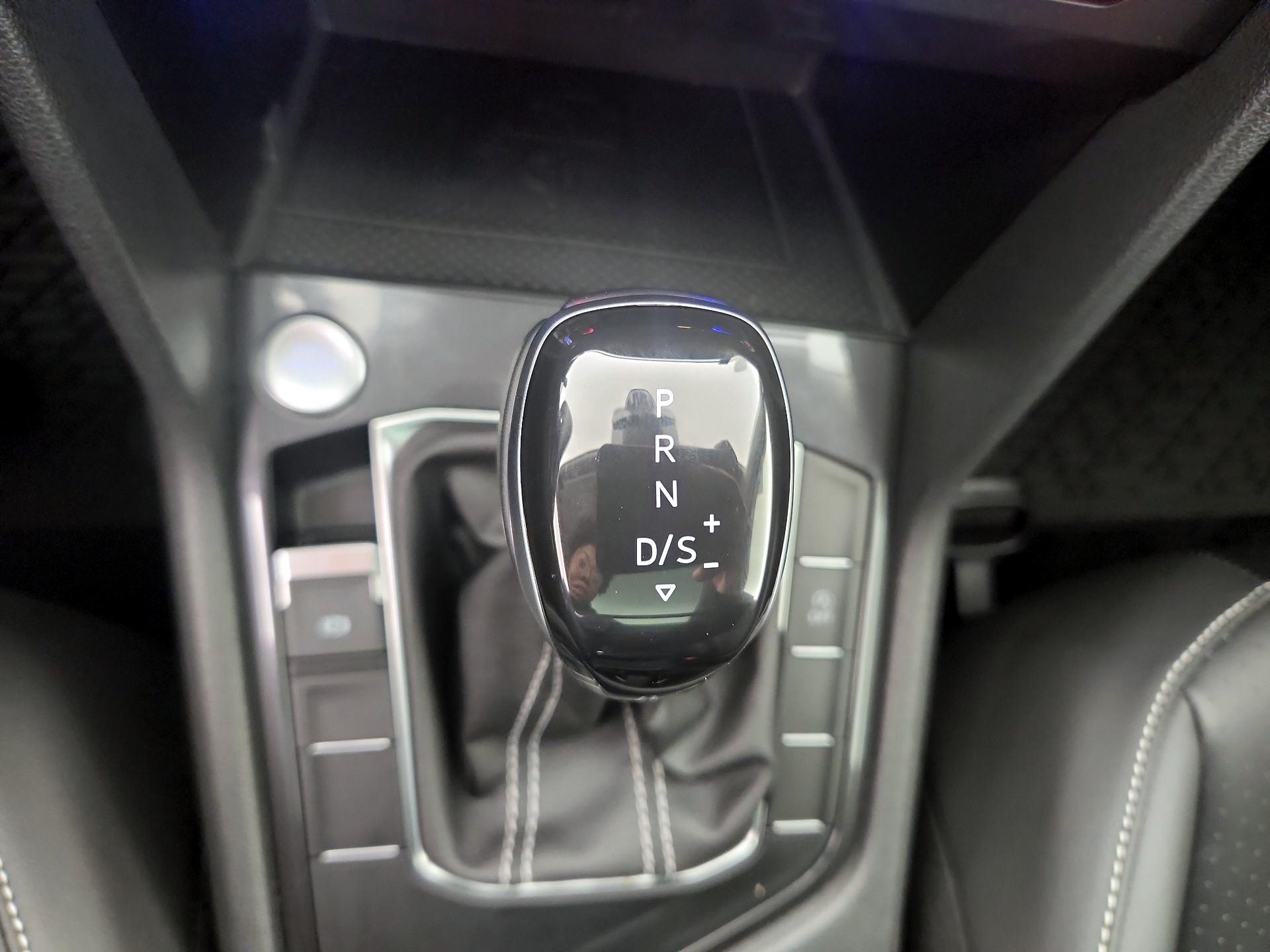 Thumbnail: 2022 Volkswagen Tiguan - 17