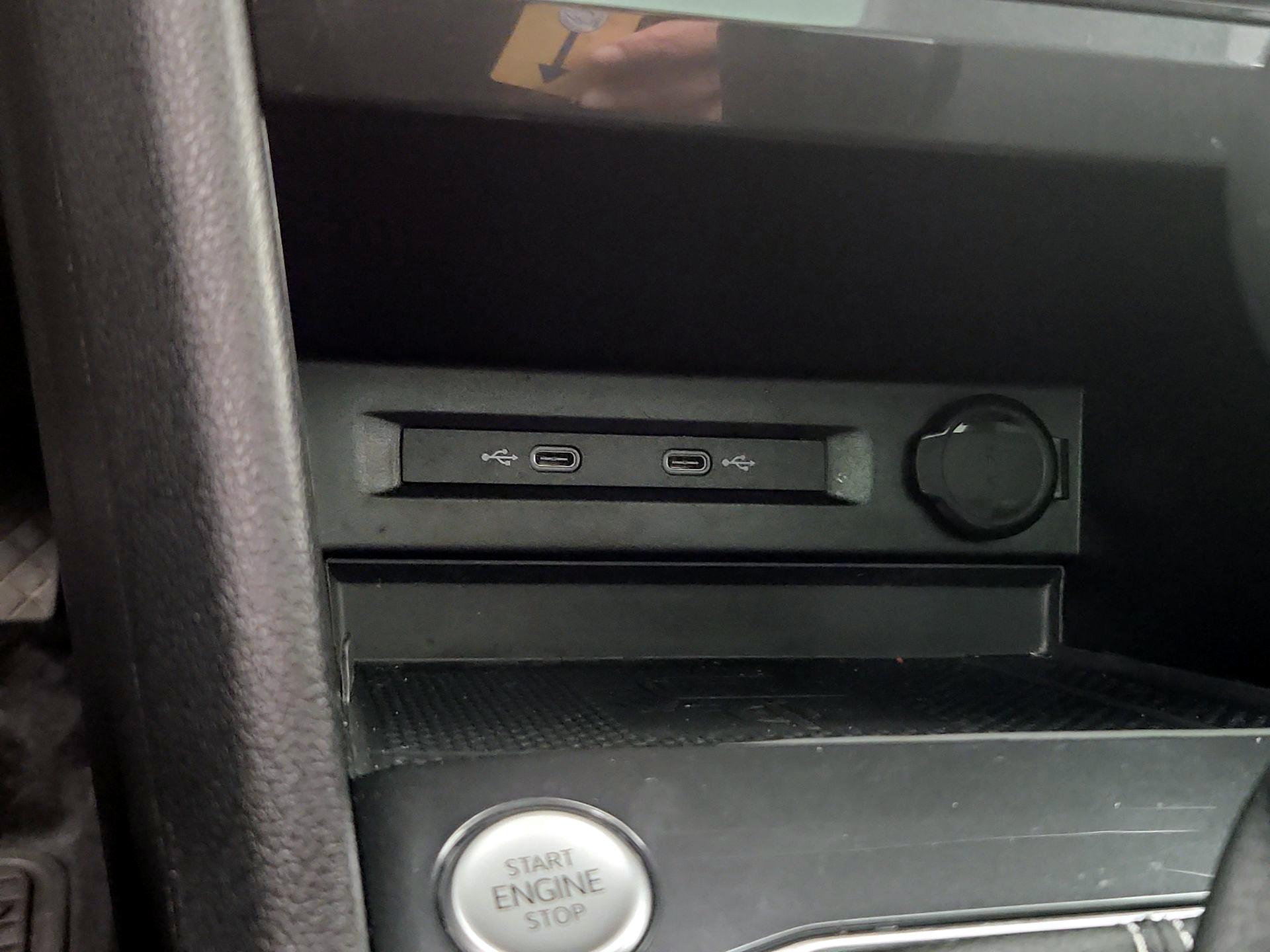 Thumbnail: 2022 Volkswagen Tiguan - 18