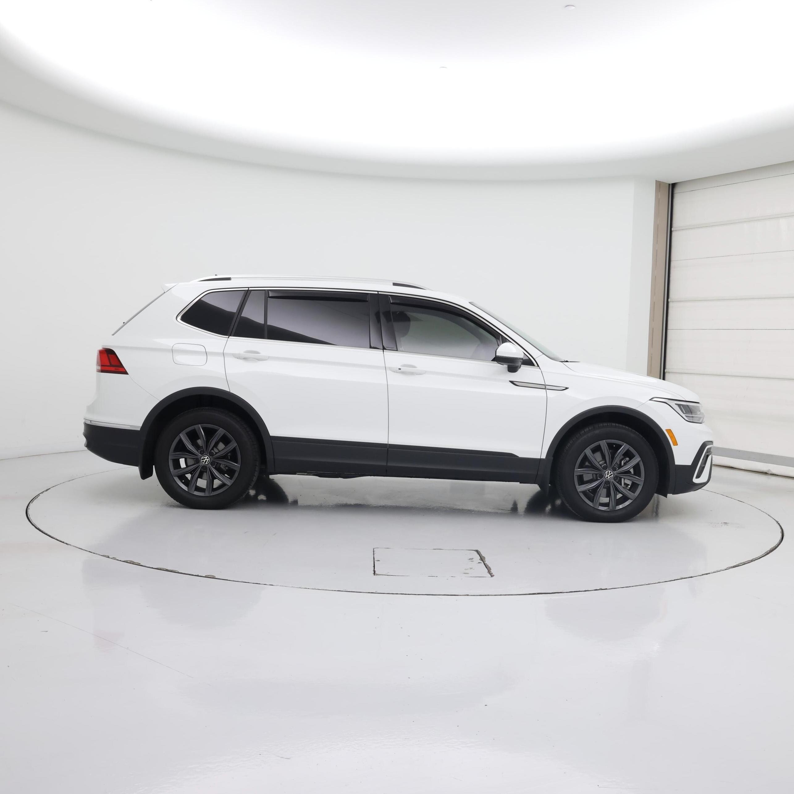 Thumbnail: 2022 Volkswagen Tiguan - 7