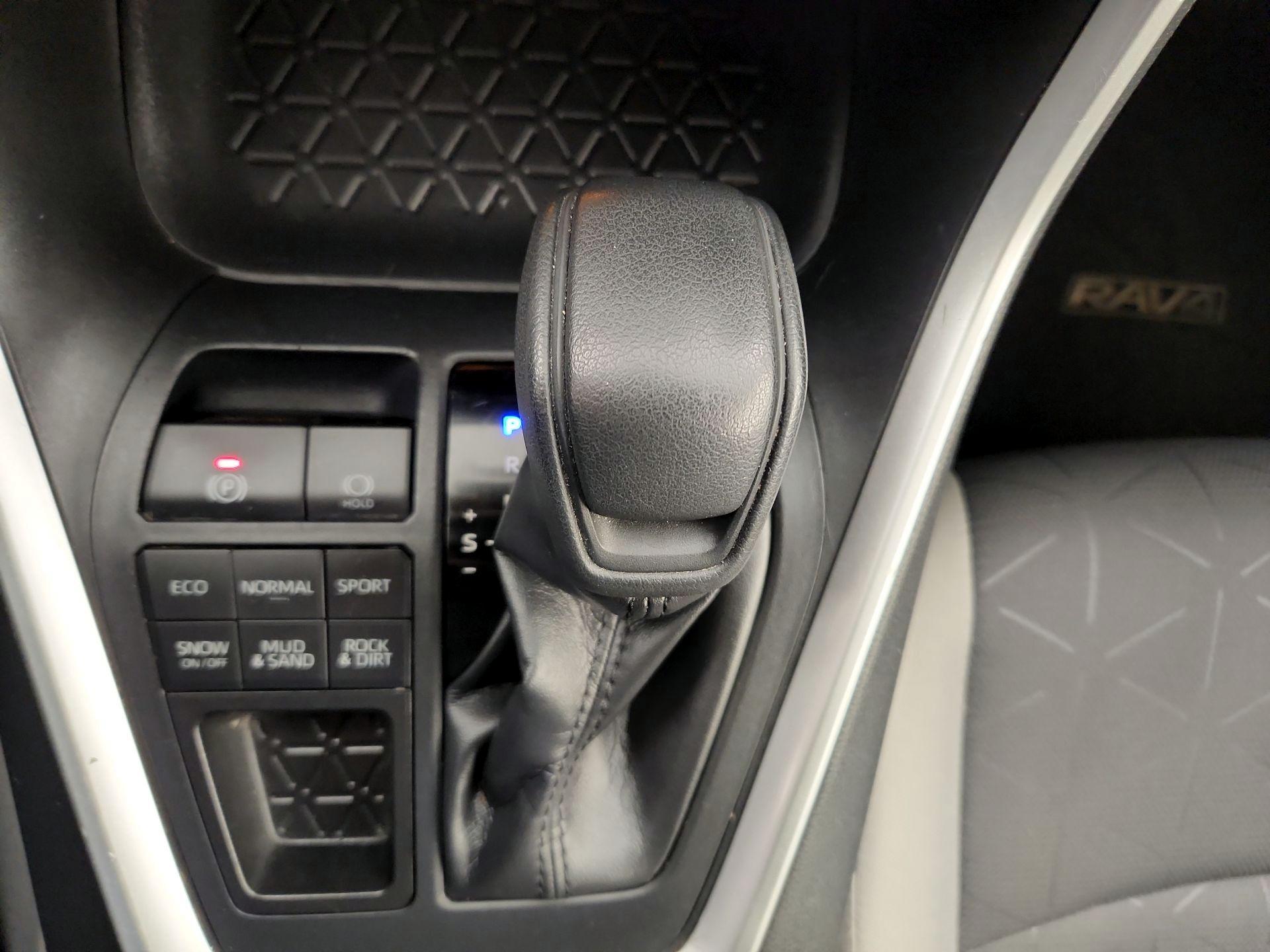 Thumbnail: 2019 Toyota RAV4 - 17