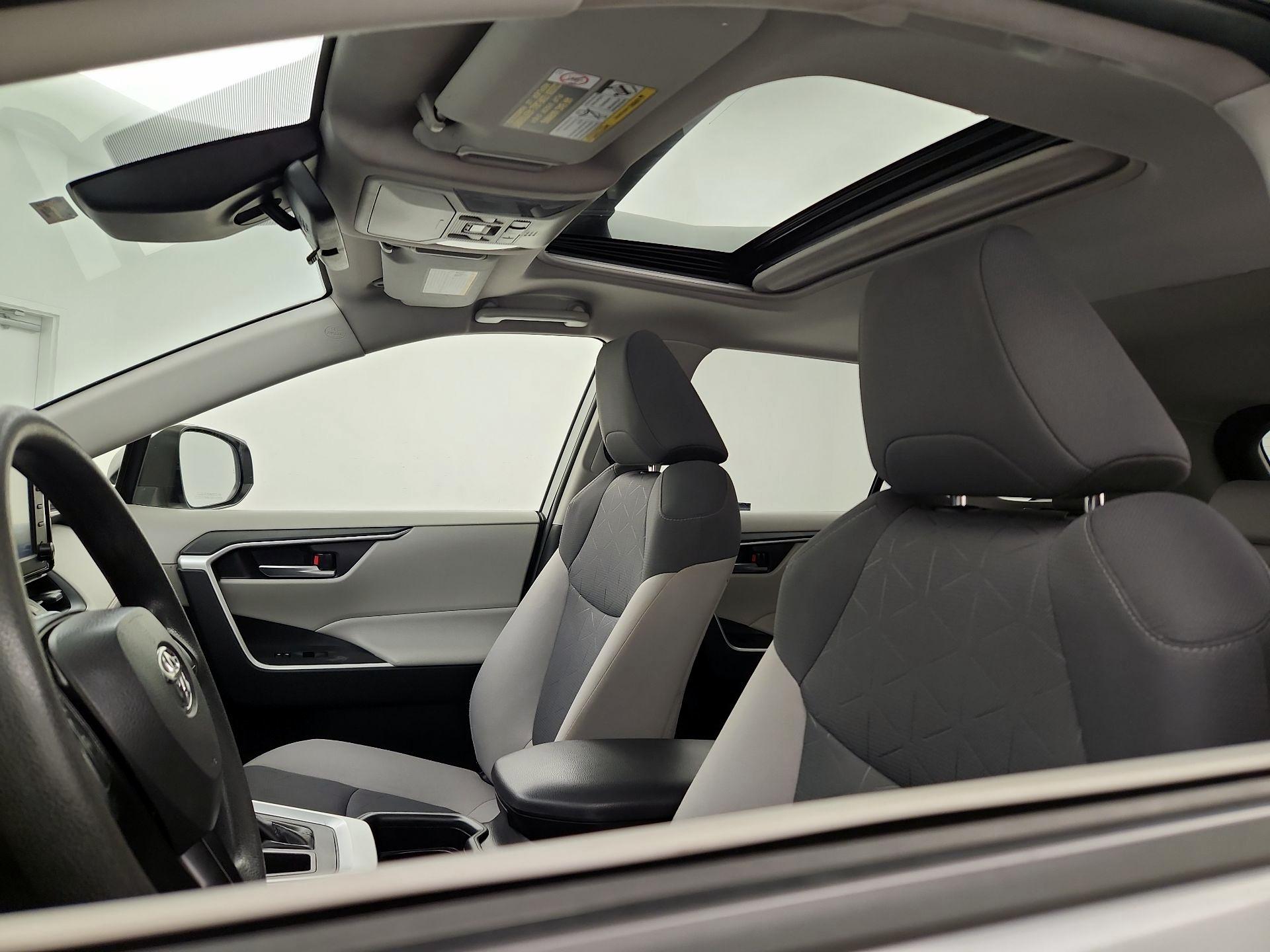 Thumbnail: 2019 Toyota RAV4 - 19