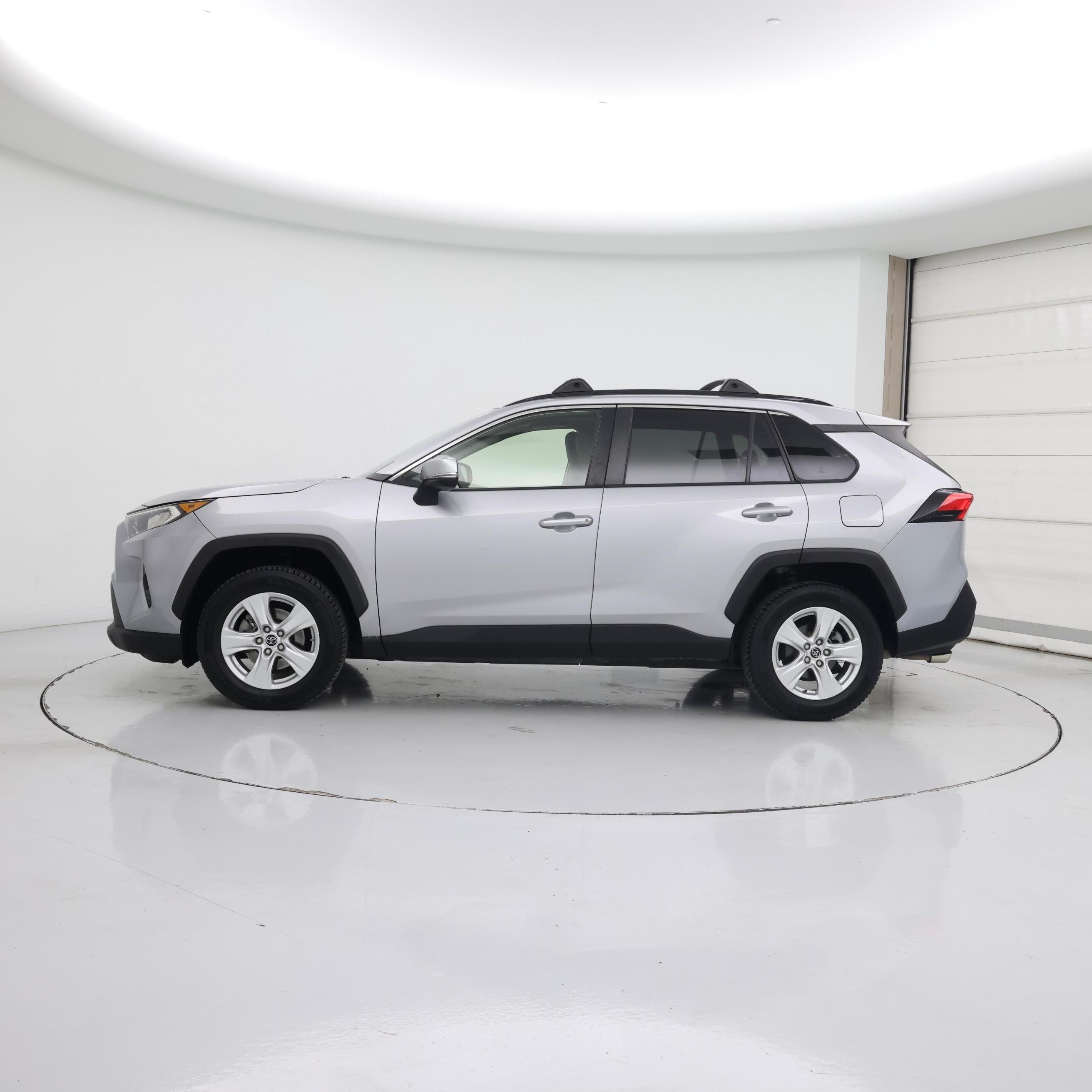 Thumbnail: 2019 Toyota RAV4 - 3