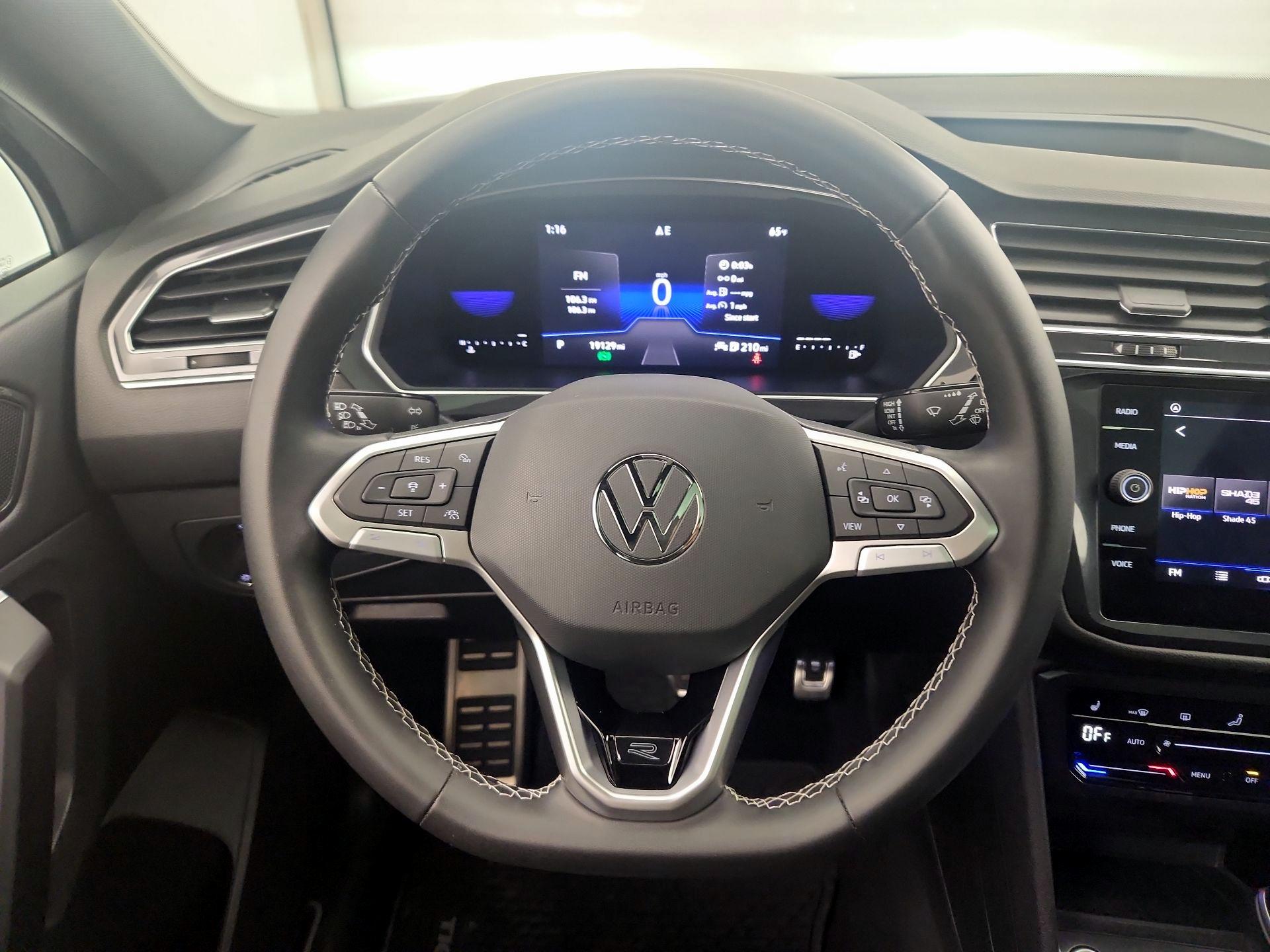 Thumbnail: 2023 Volkswagen Tiguan - 10