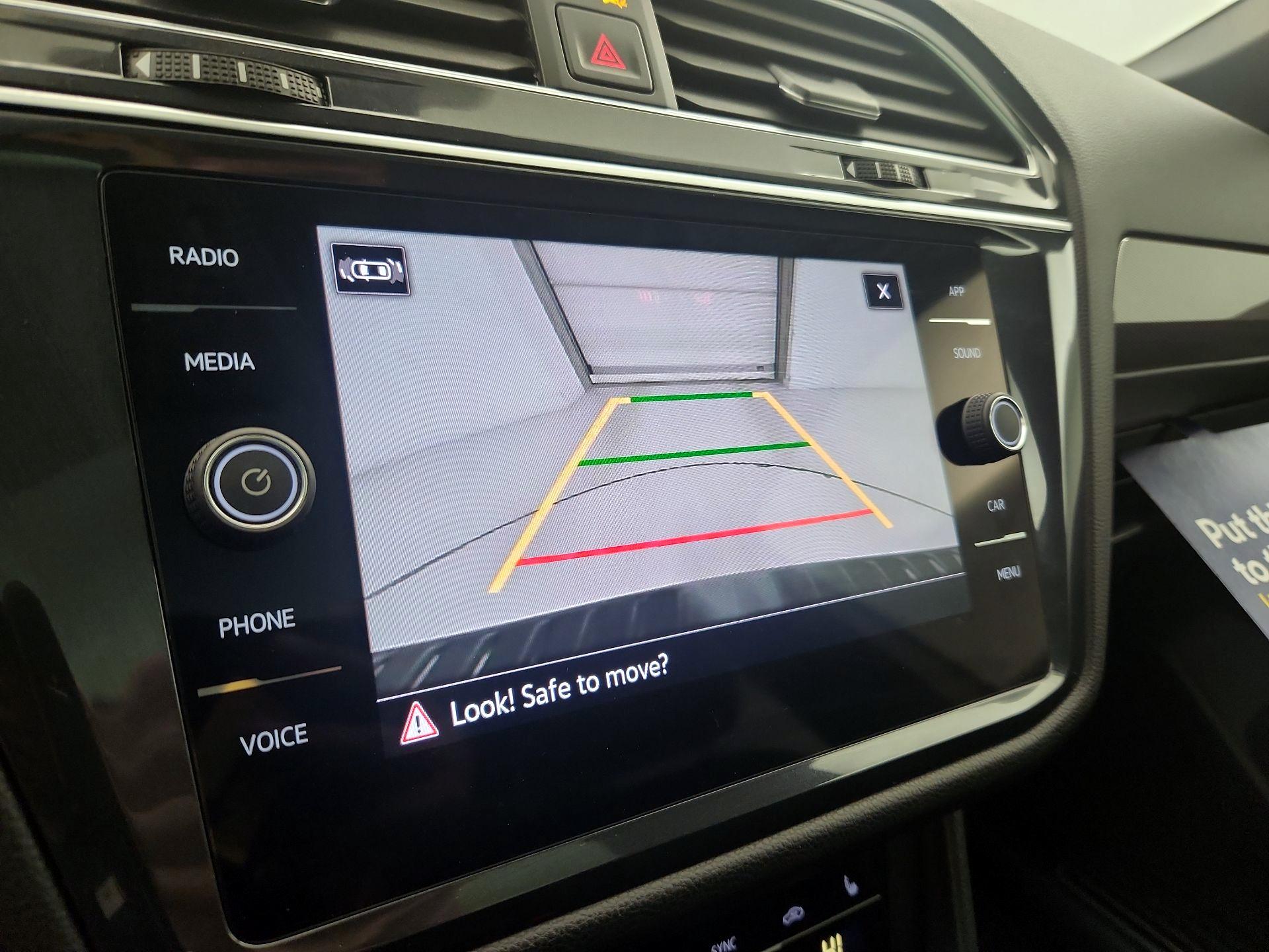 Thumbnail: 2023 Volkswagen Tiguan - 14