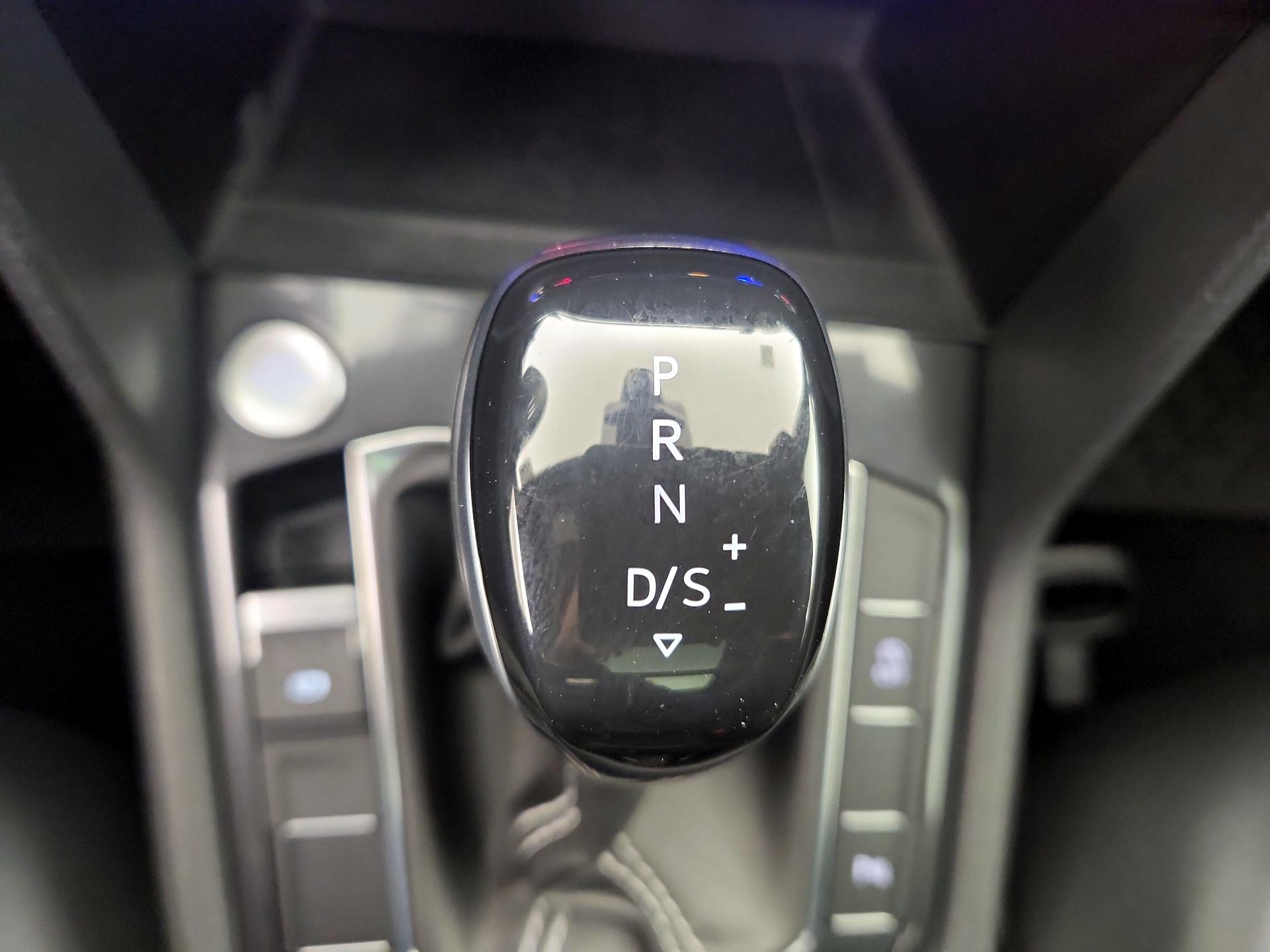 Thumbnail: 2023 Volkswagen Tiguan - 17