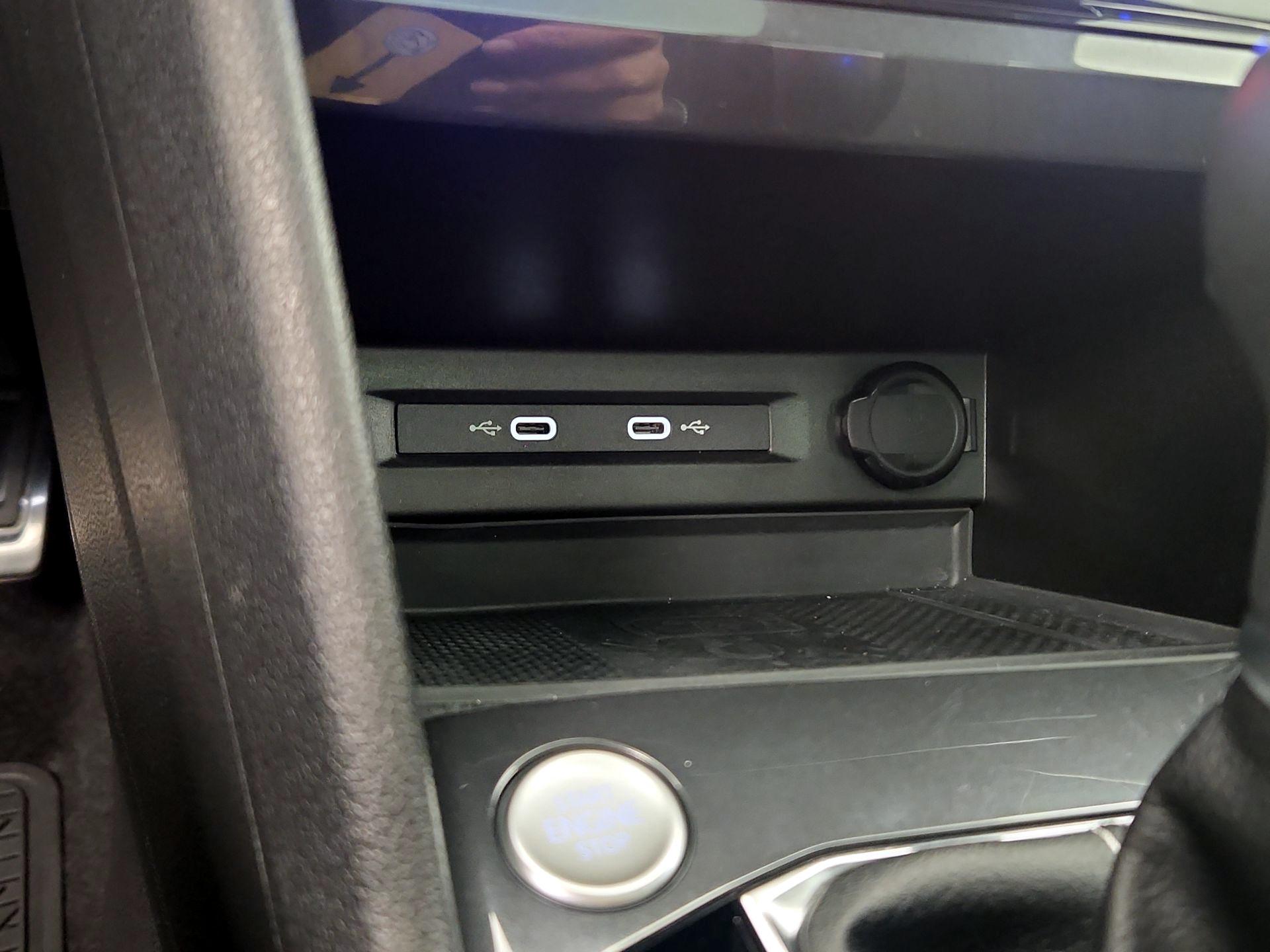 Thumbnail: 2023 Volkswagen Tiguan - 18