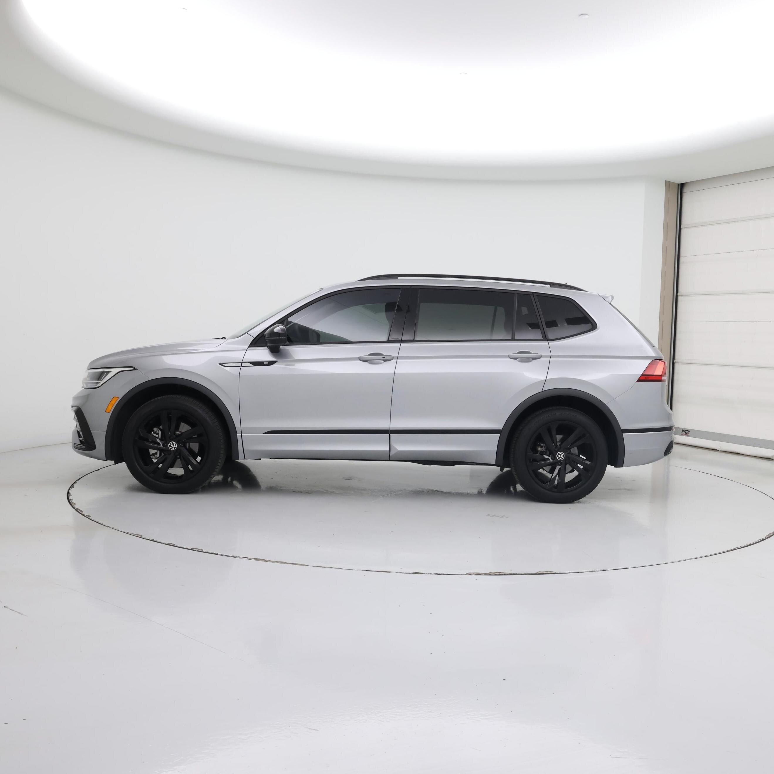 Thumbnail: 2023 Volkswagen Tiguan - 3