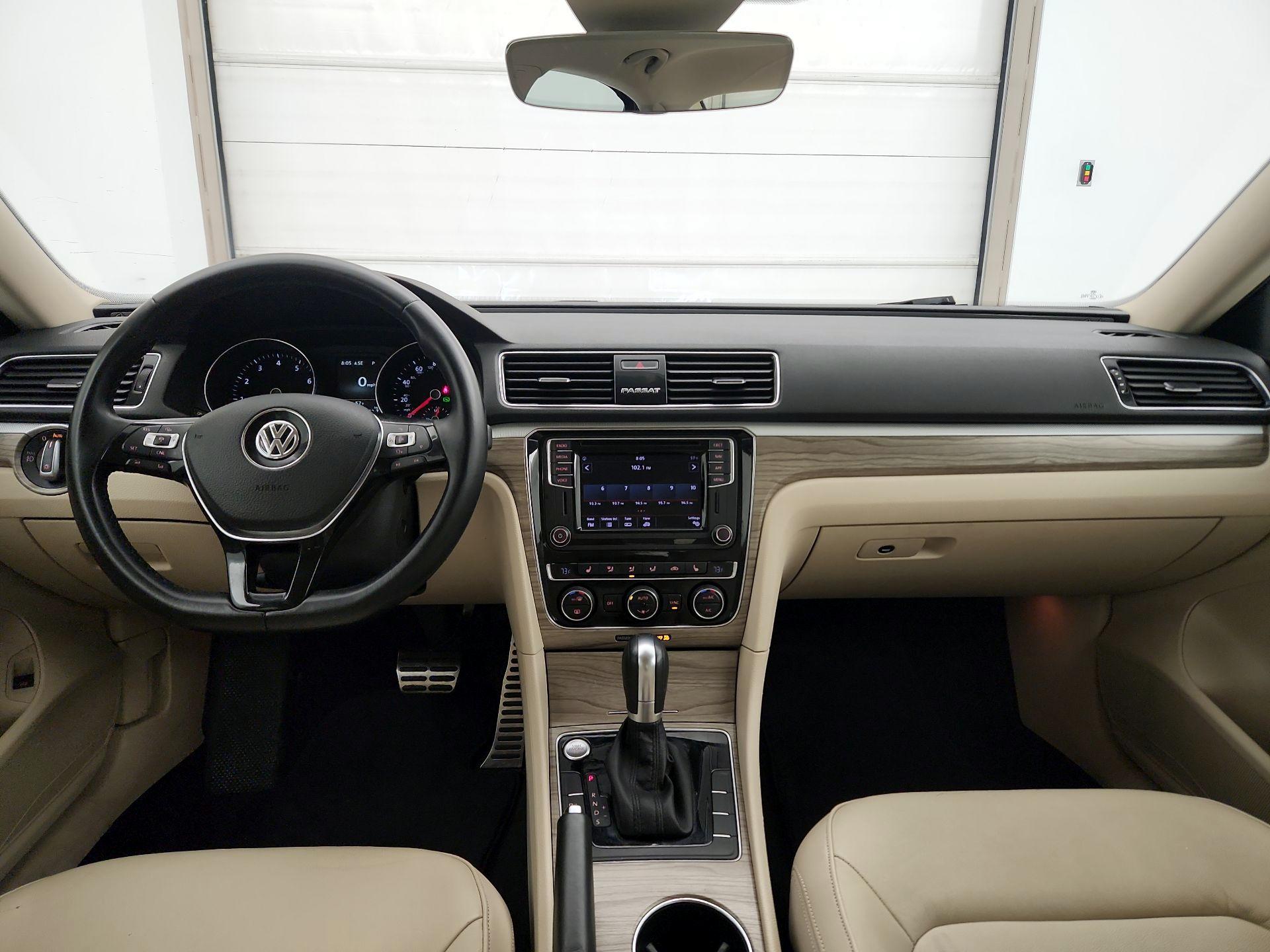 Thumbnail: 2018 Volkswagen Passat - 9