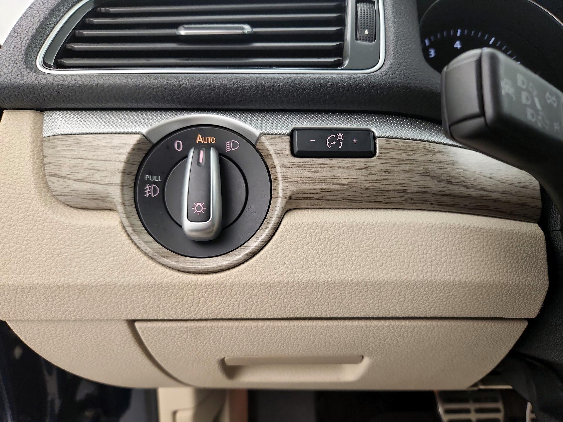 Thumbnail: 2018 Volkswagen Passat - 13