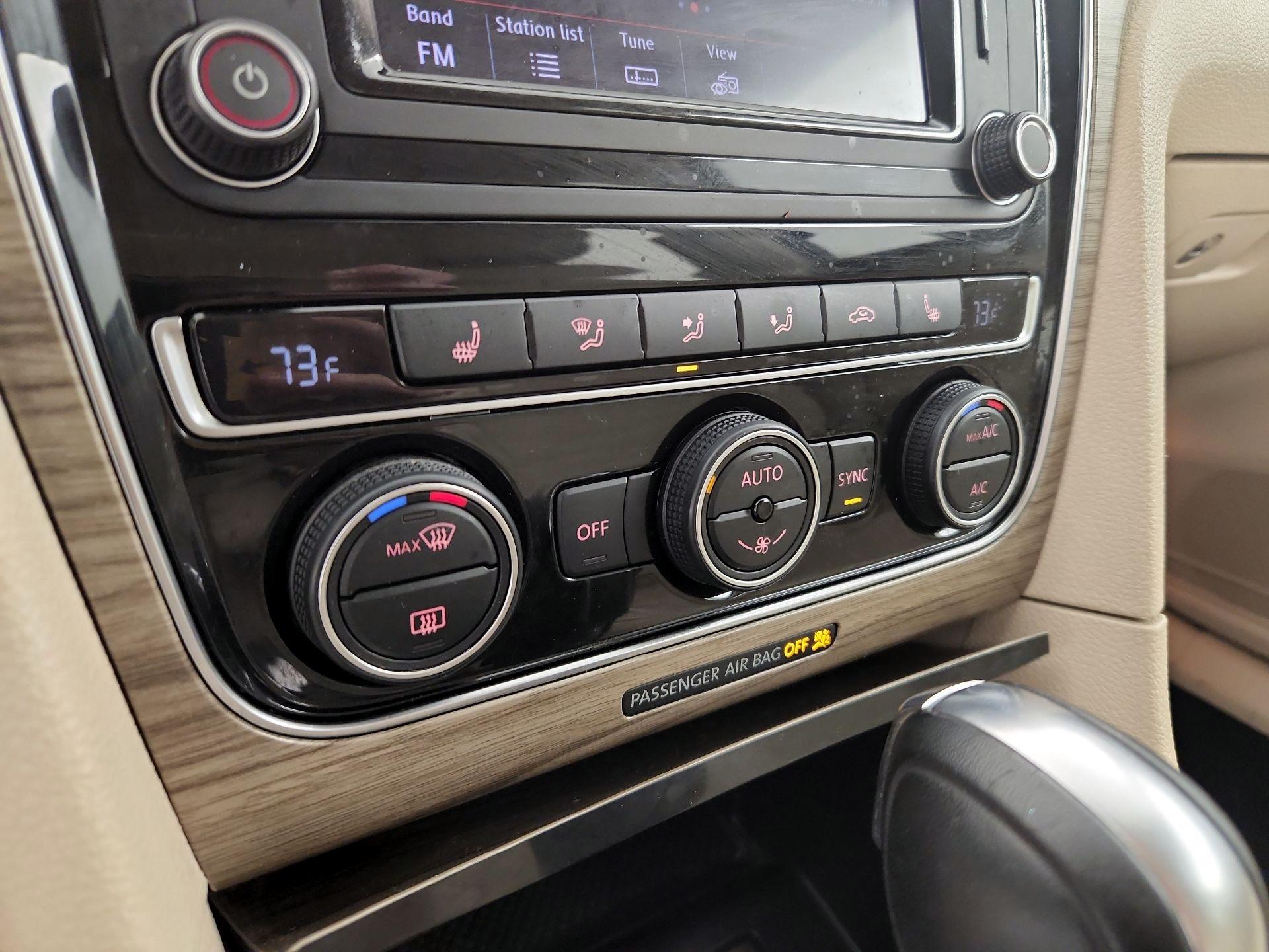 Thumbnail: 2018 Volkswagen Passat - 17