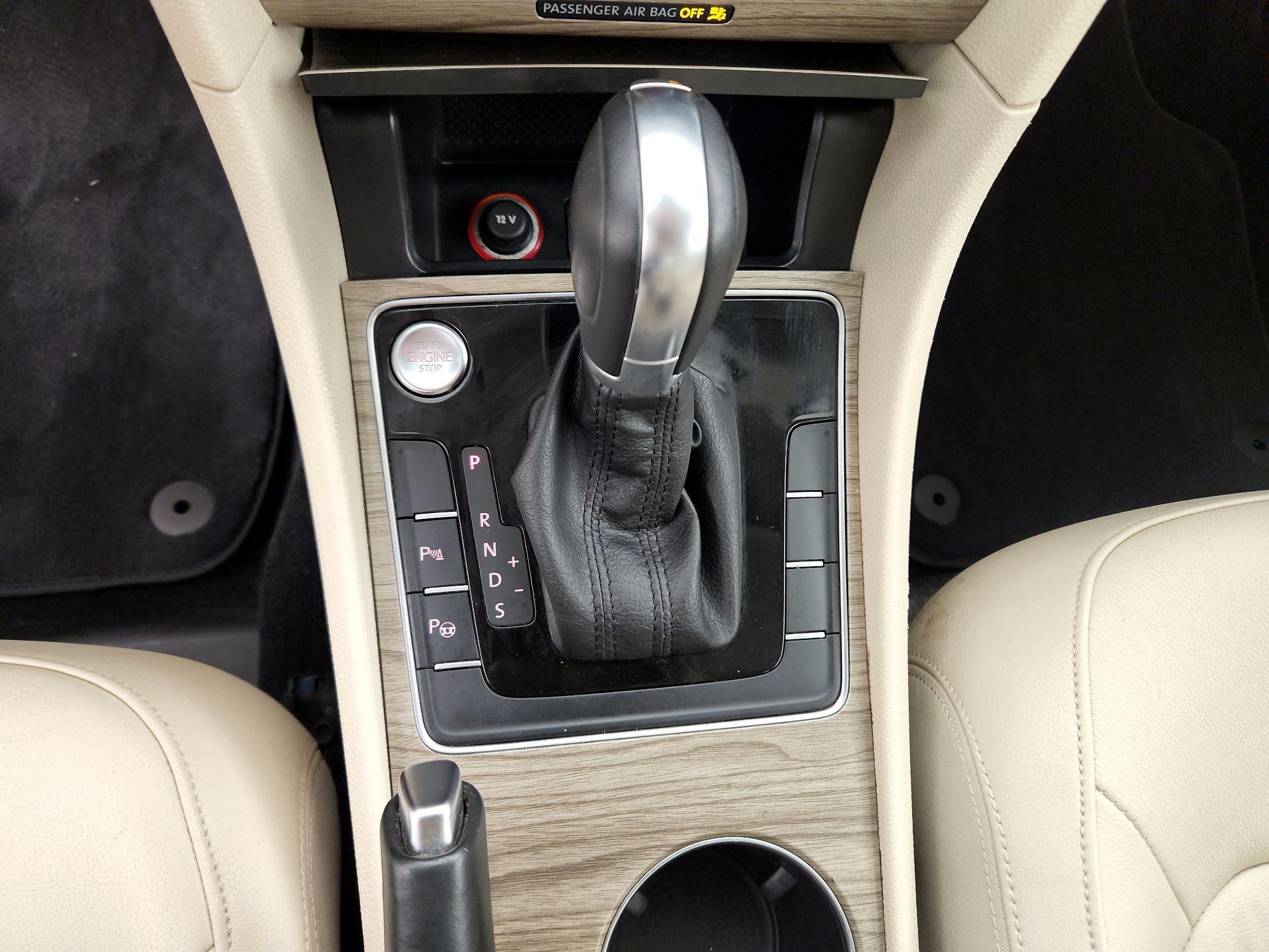 Thumbnail: 2018 Volkswagen Passat - 18