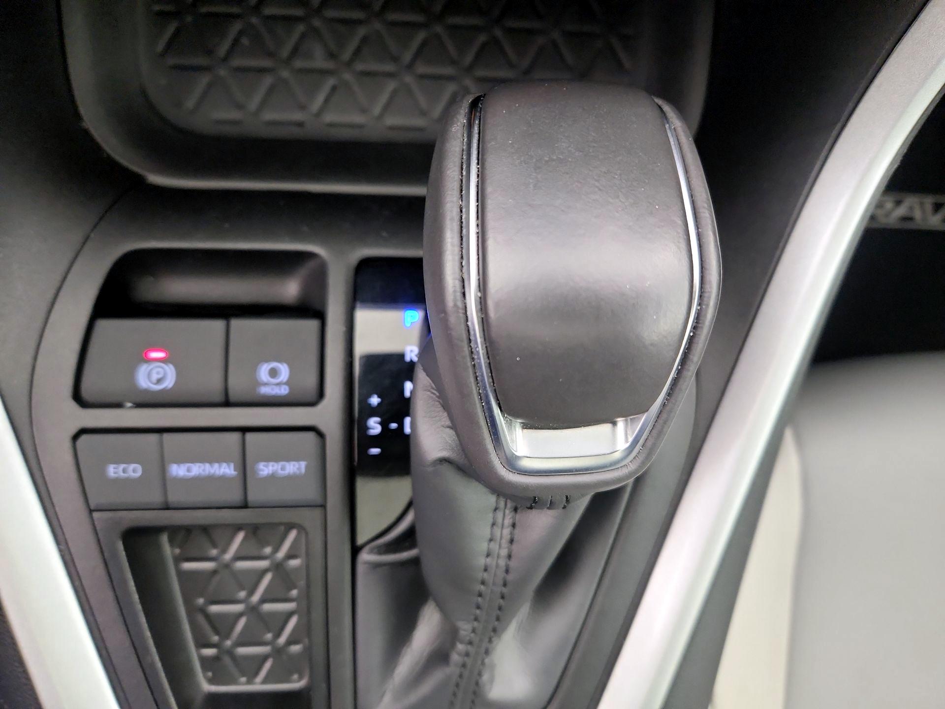 Thumbnail: 2024 Toyota RAV4 - 17