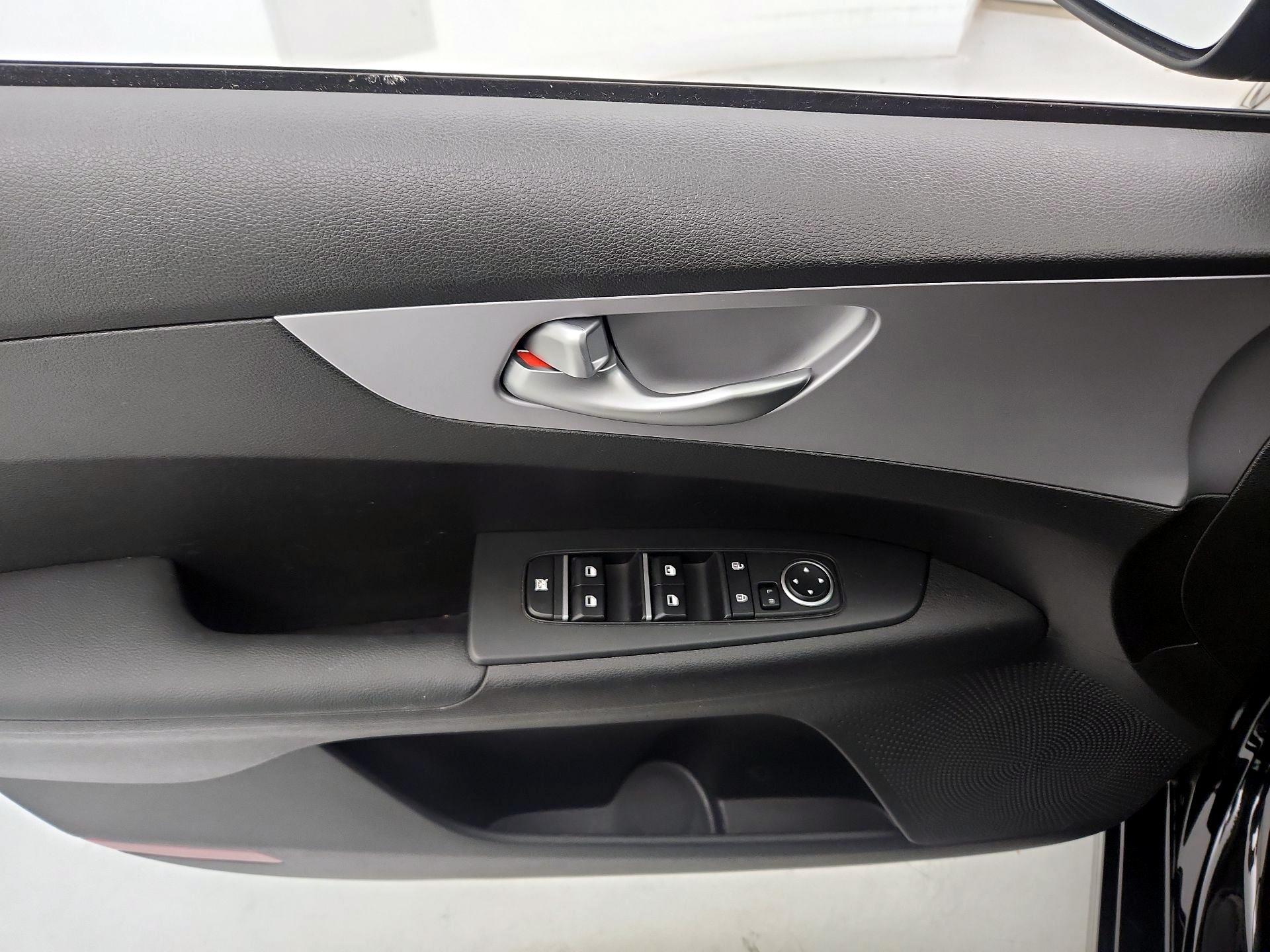 Thumbnail: 2023 Kia Forte - 12