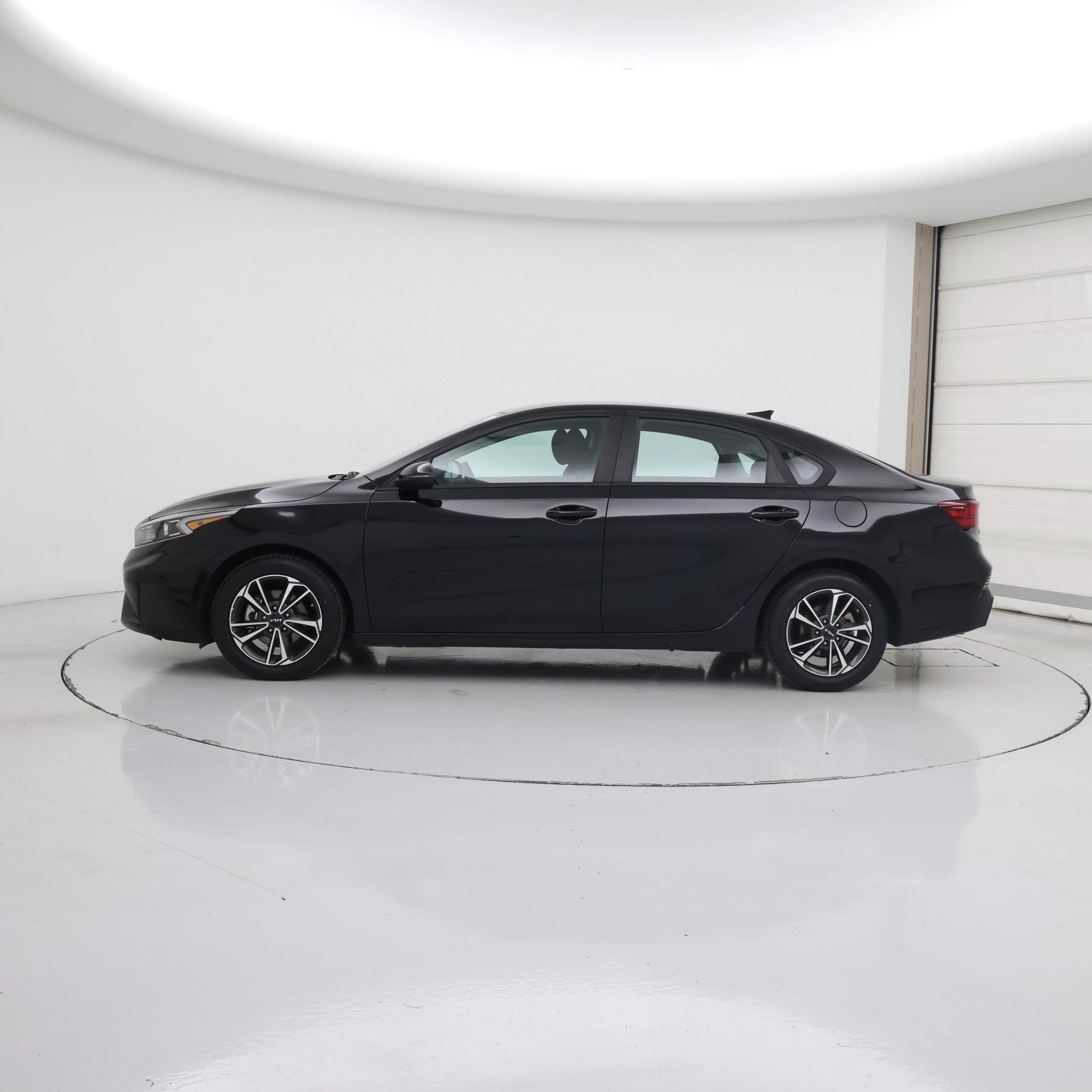 Thumbnail: 2023 Kia Forte - 3