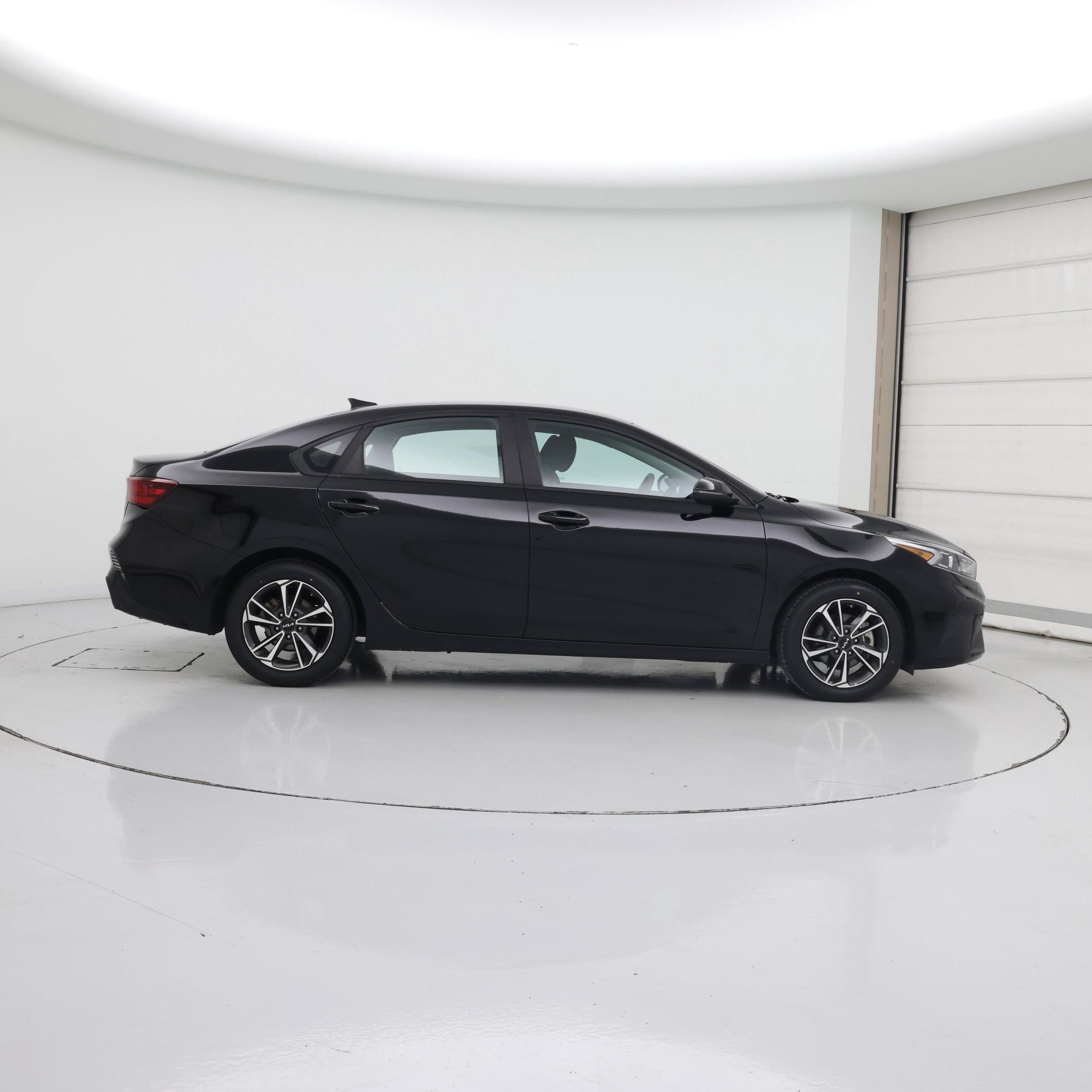 Thumbnail: 2023 Kia Forte - 7