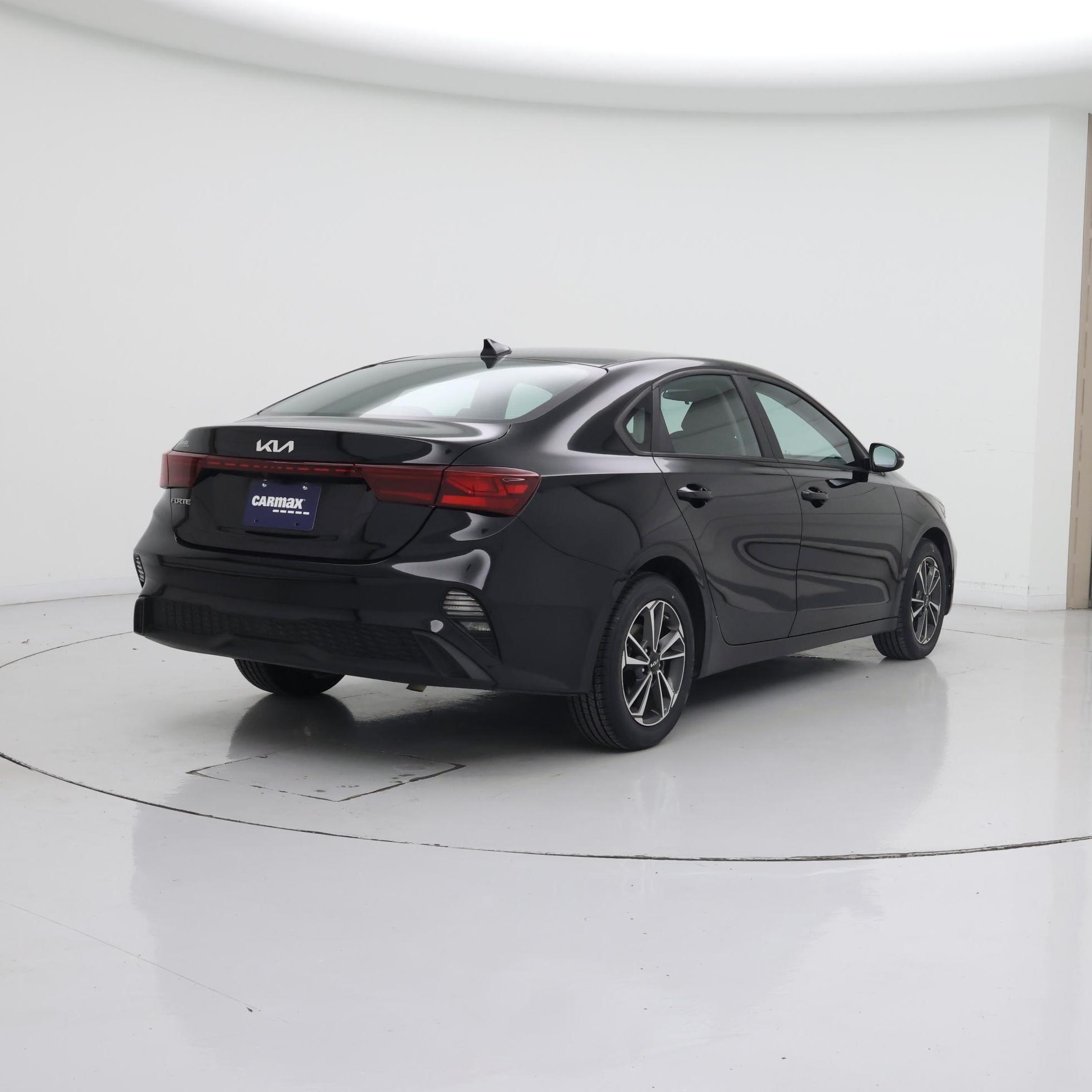 Thumbnail: 2023 Kia Forte - 8