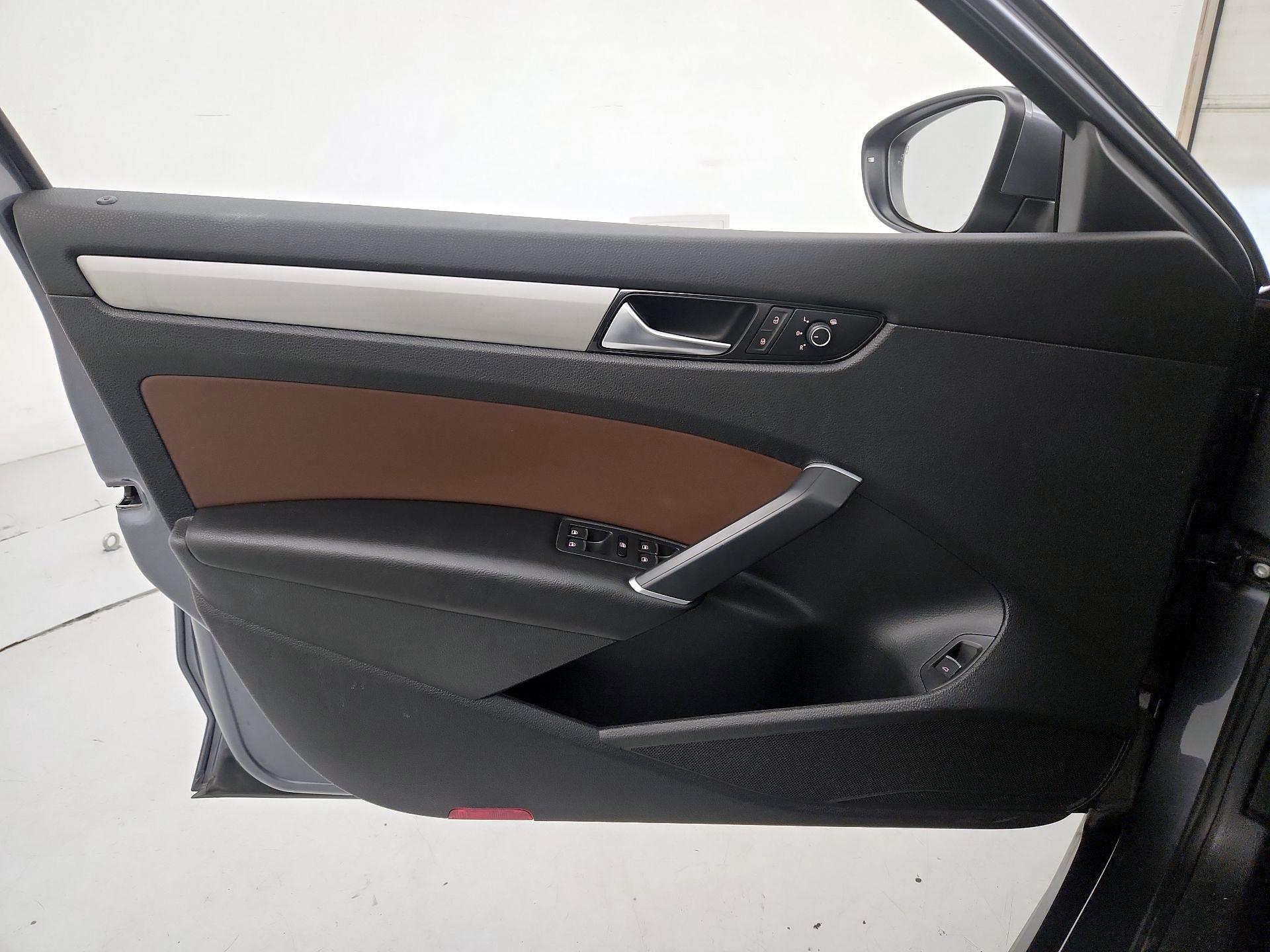 Thumbnail: 2022 Volkswagen Passat - 12