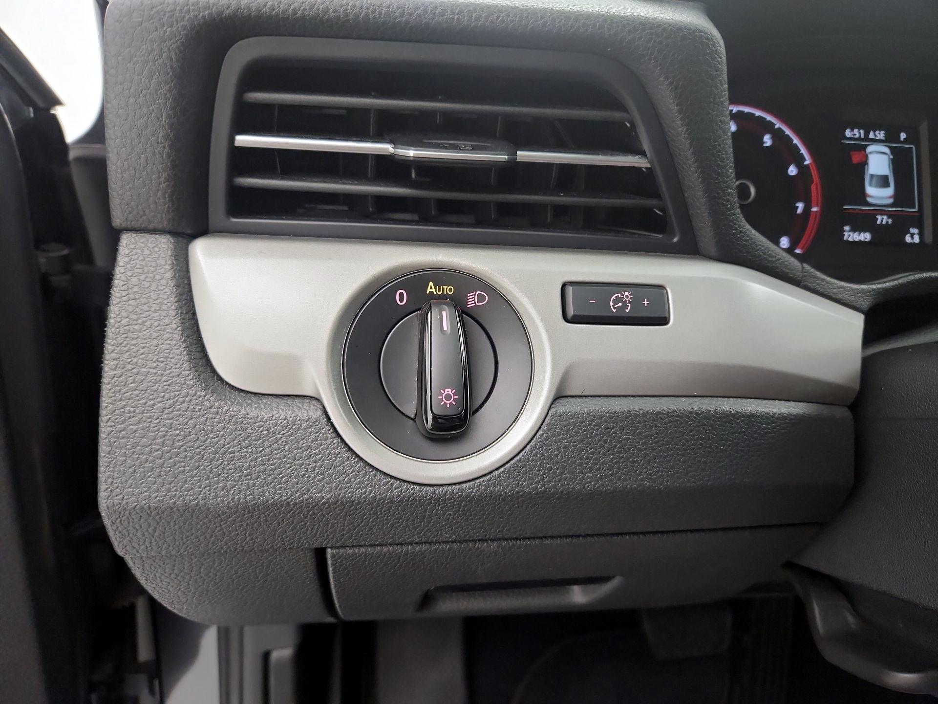 Thumbnail: 2022 Volkswagen Passat - 13